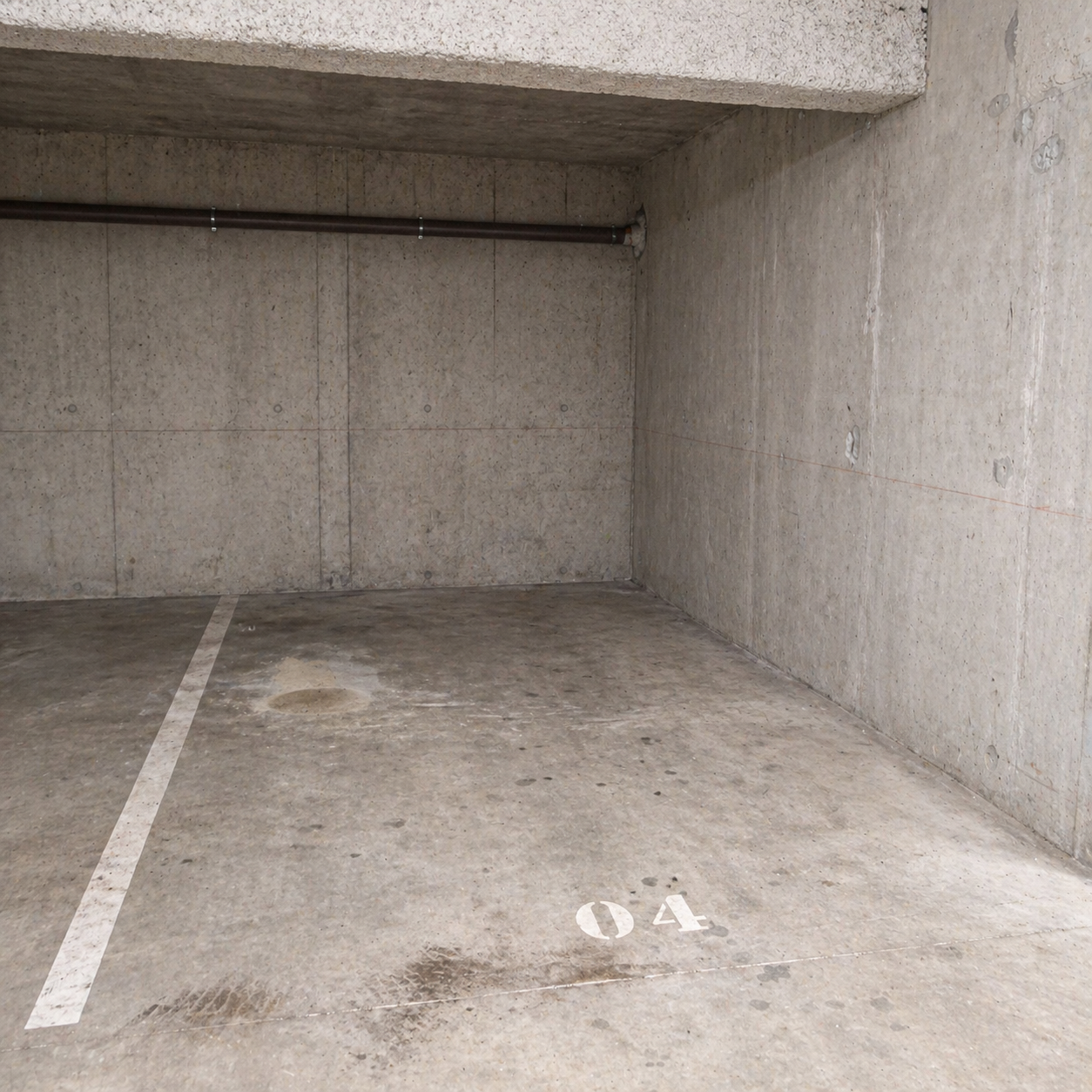 INTRA - Place de parking à louer à
