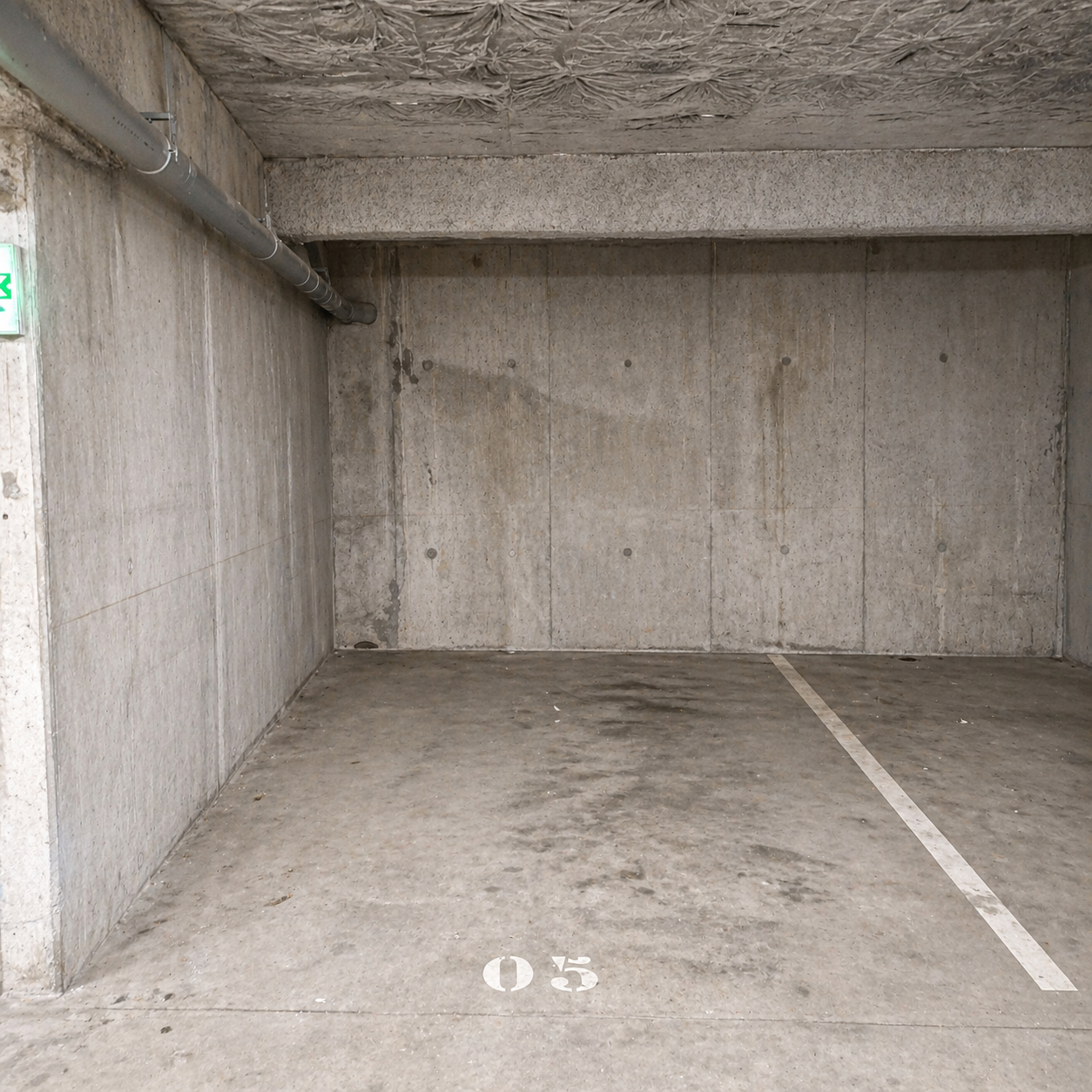 INTRA - Place de parking à louer à