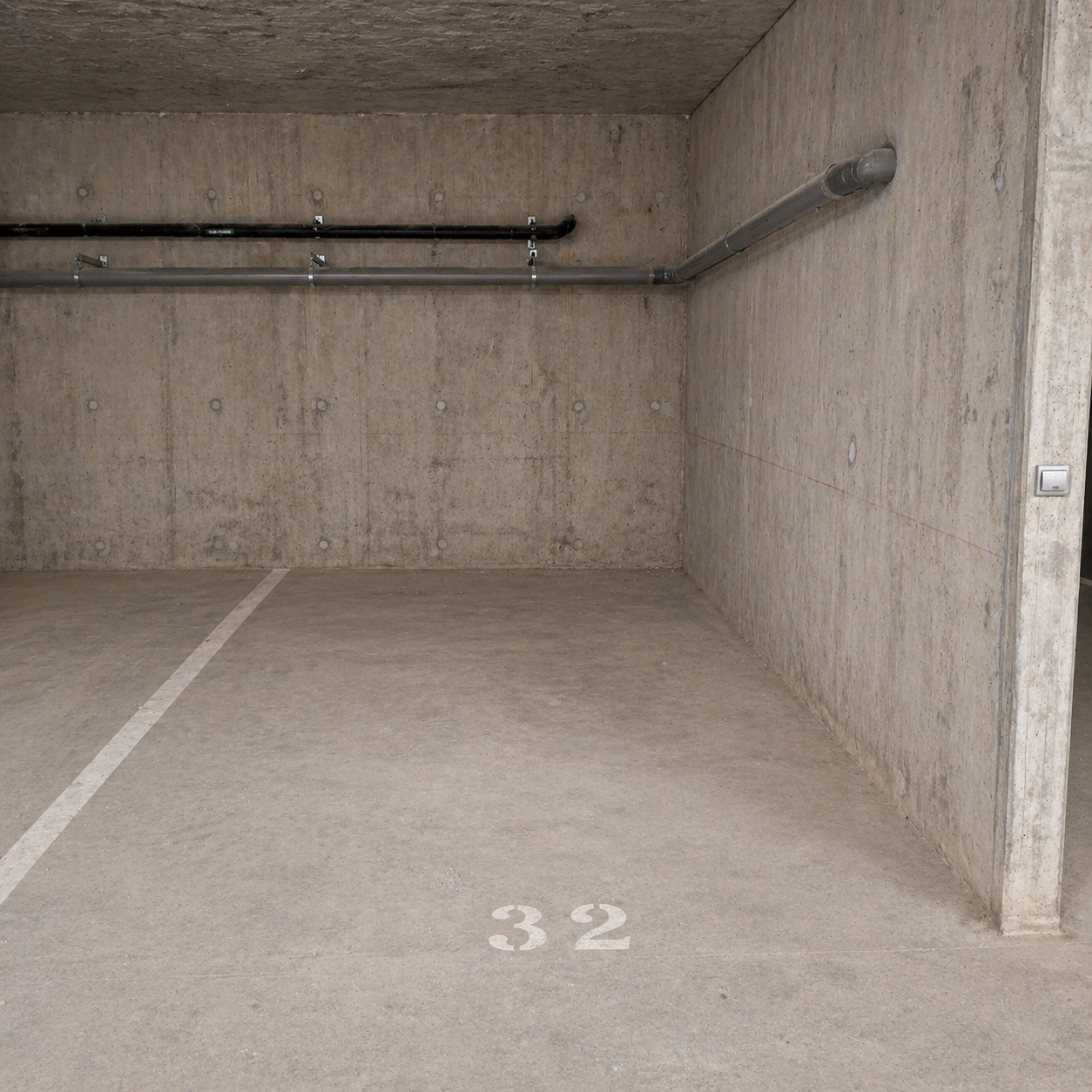 INTRA - Place de parking à louer à