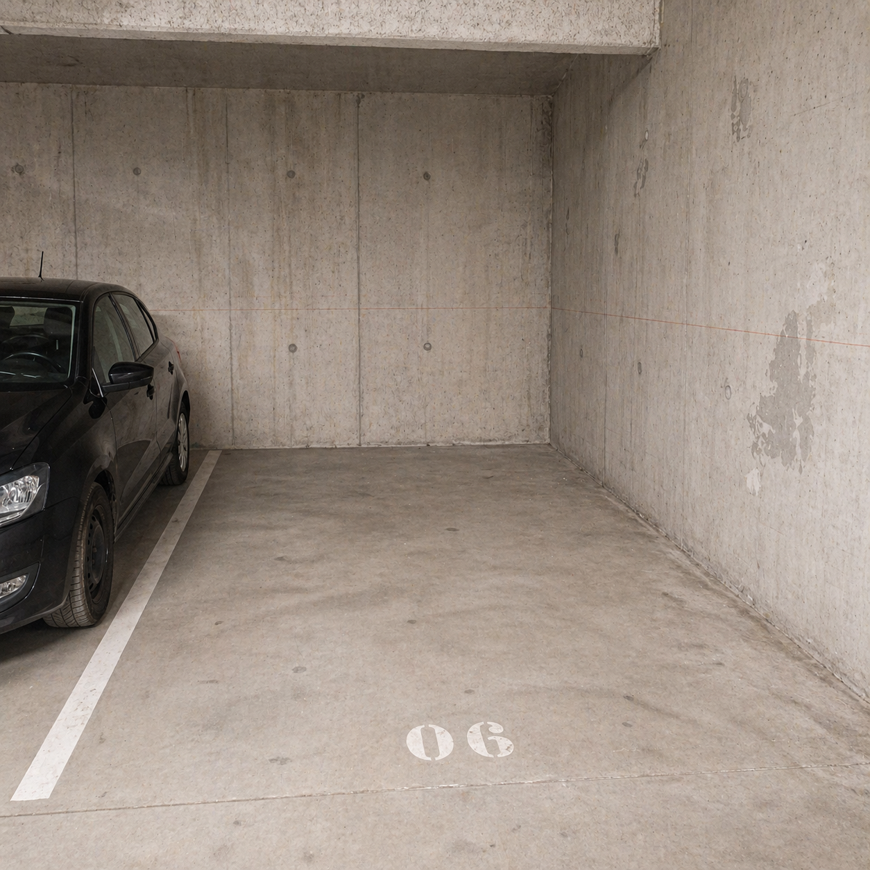 INTRA - Place de parking à louer à