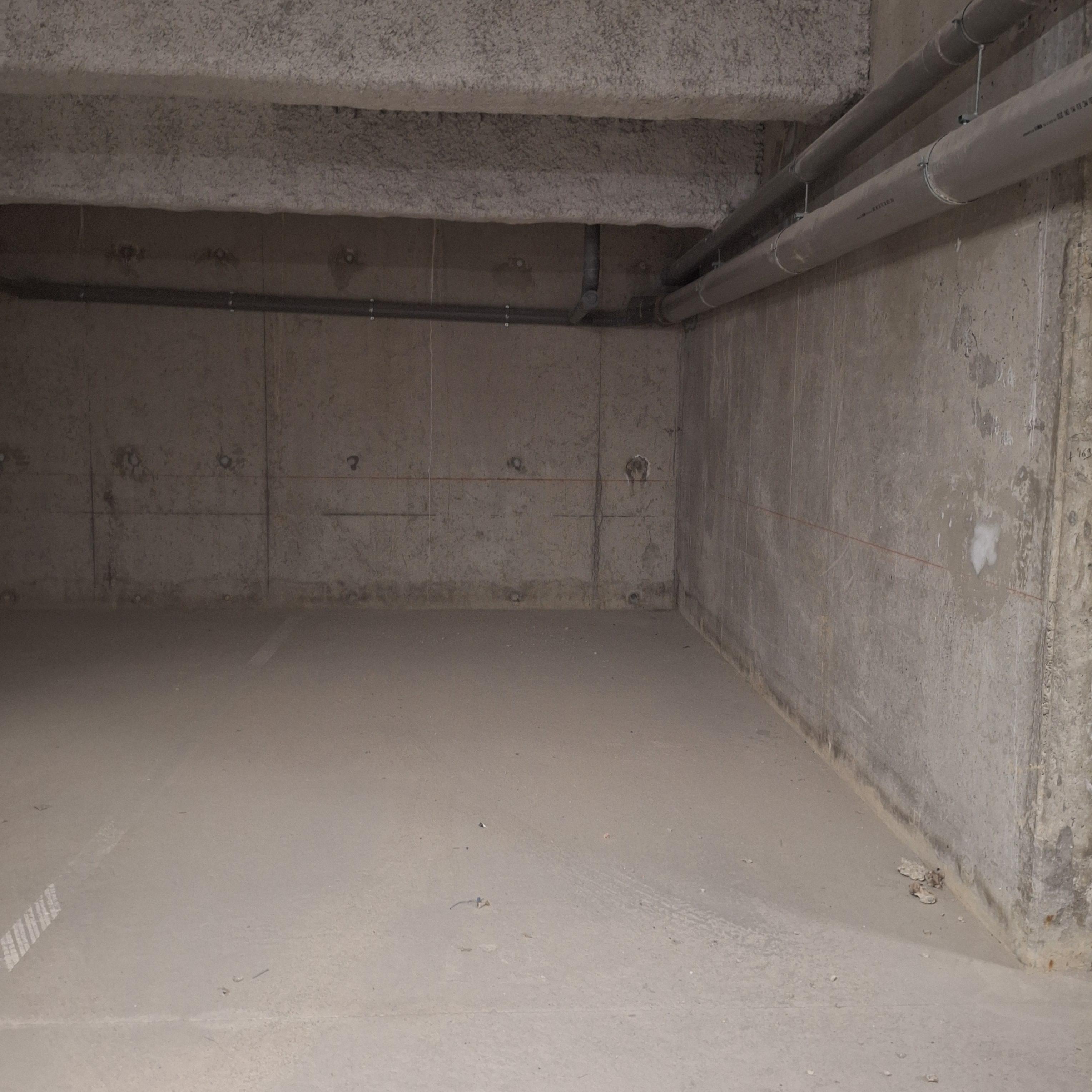 INTRA - Place de parking à louer à