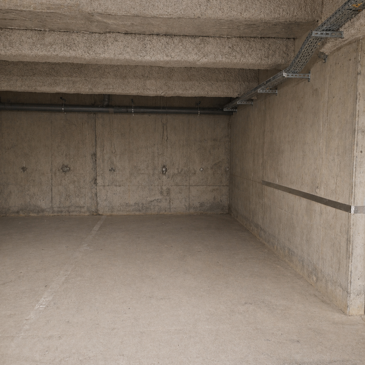 INTRA - Place de parking à louer à