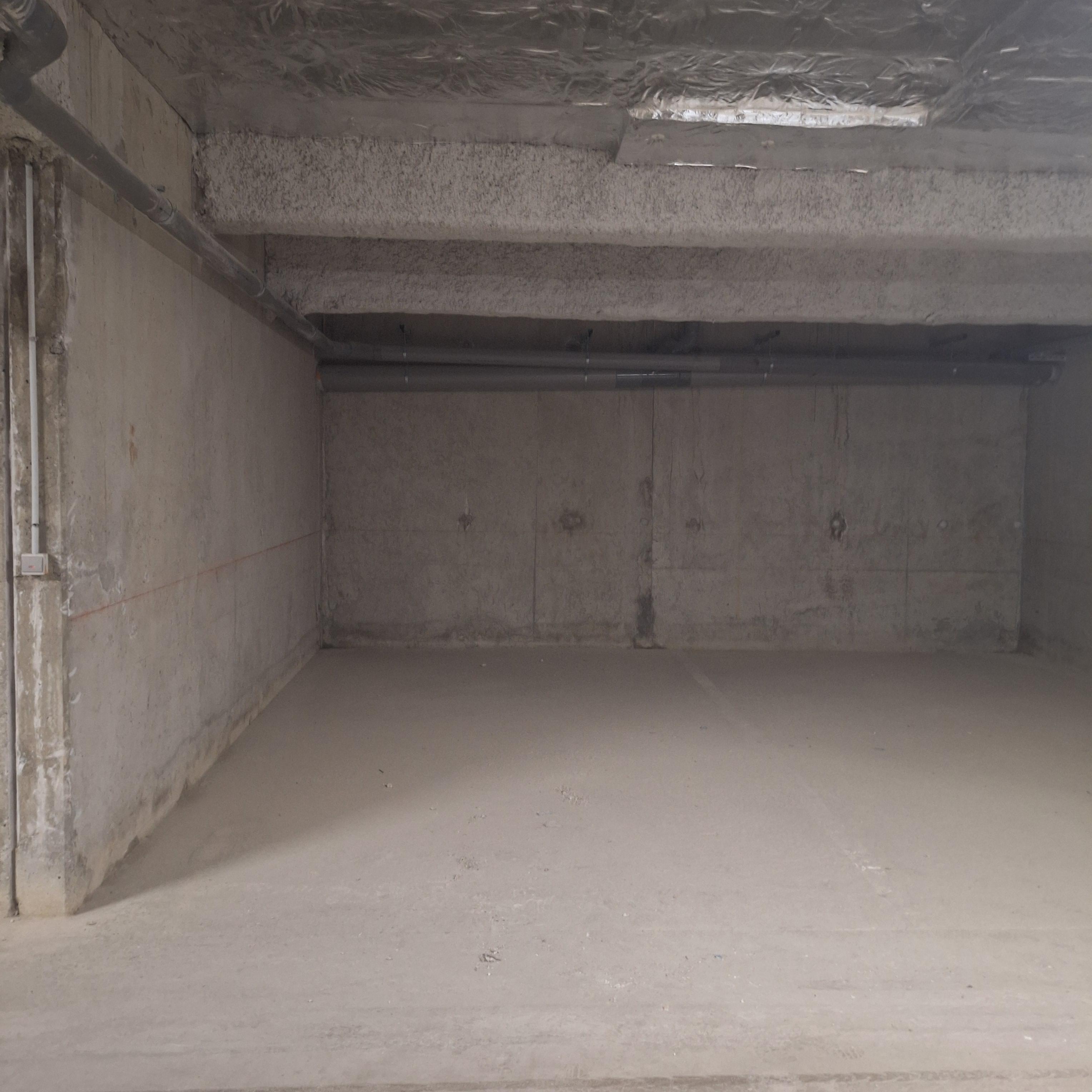 INTRA - Place de parking à louer à