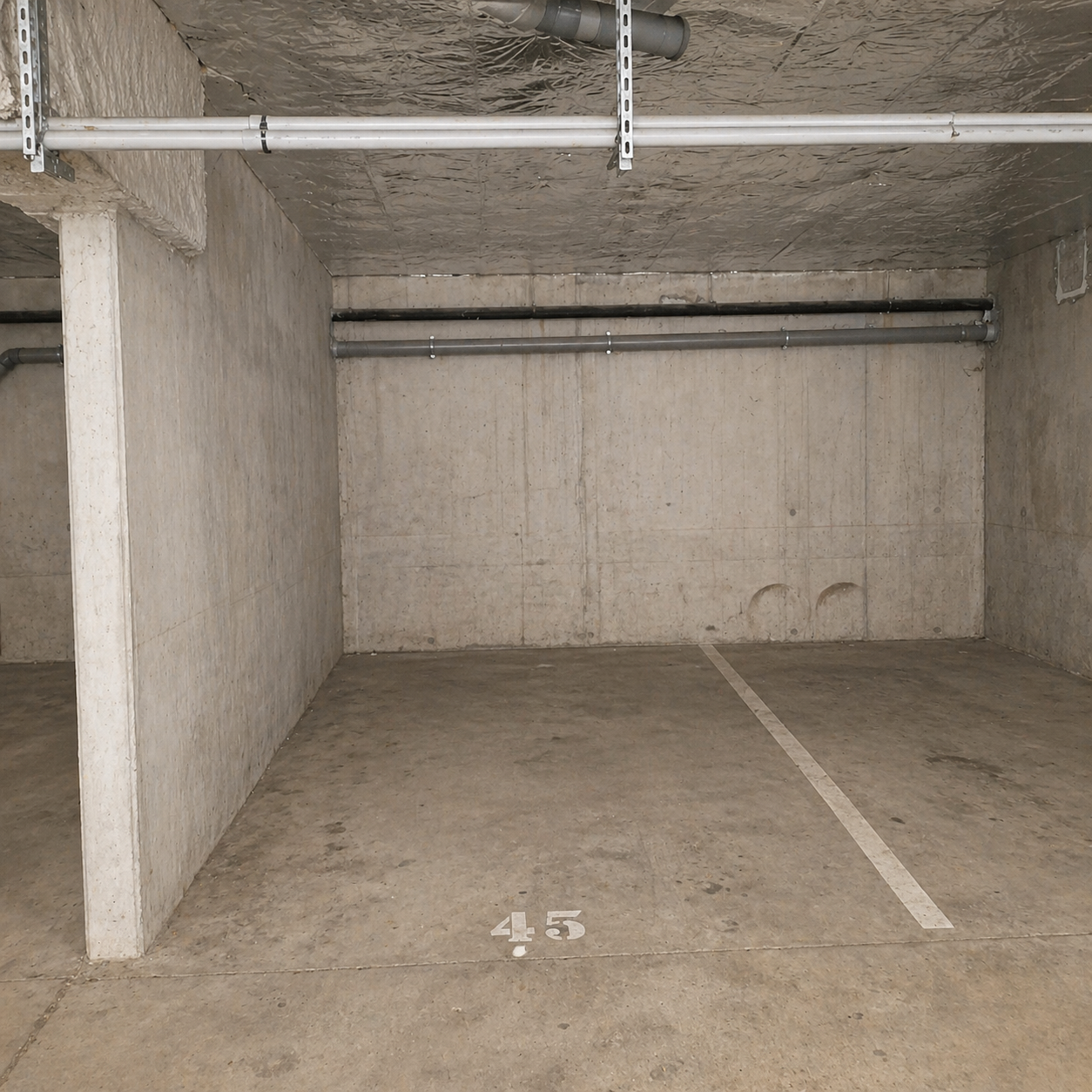 INTRA - Place de parking à louer à