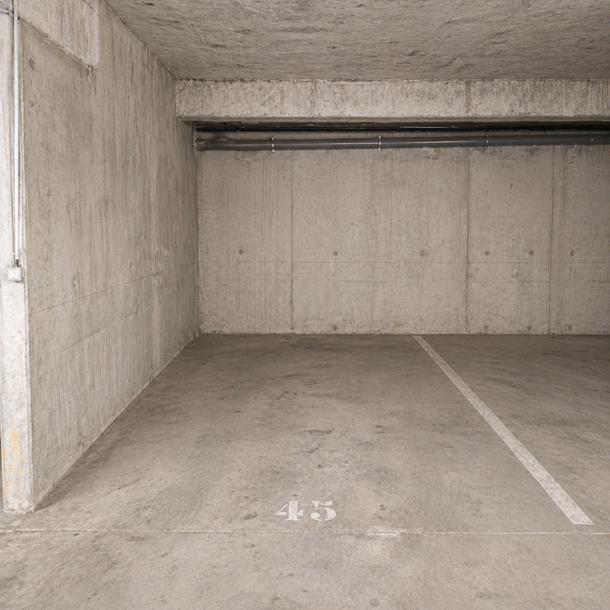 INTRA - Place de parking à louer à