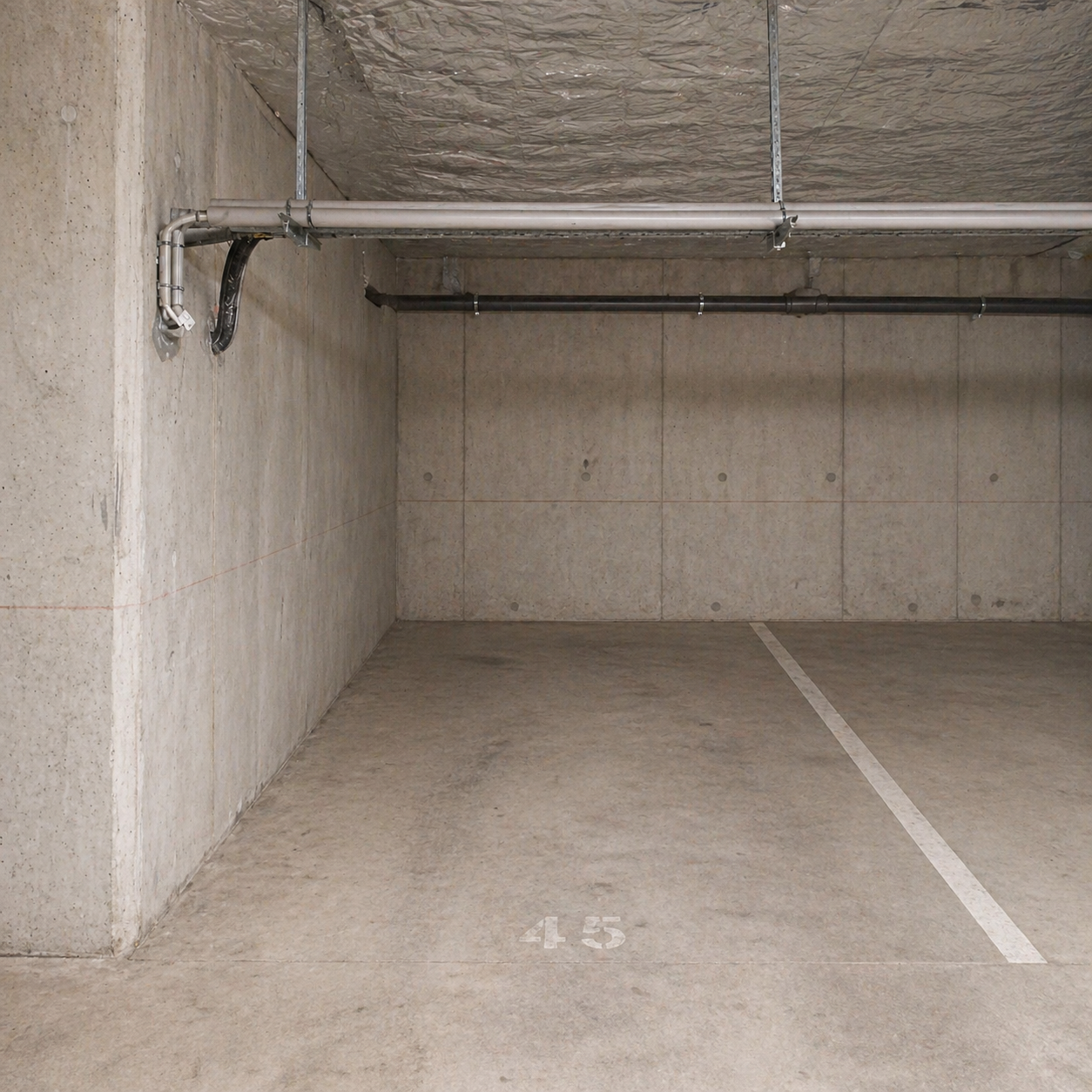 INTRA - Place de parking à louer à