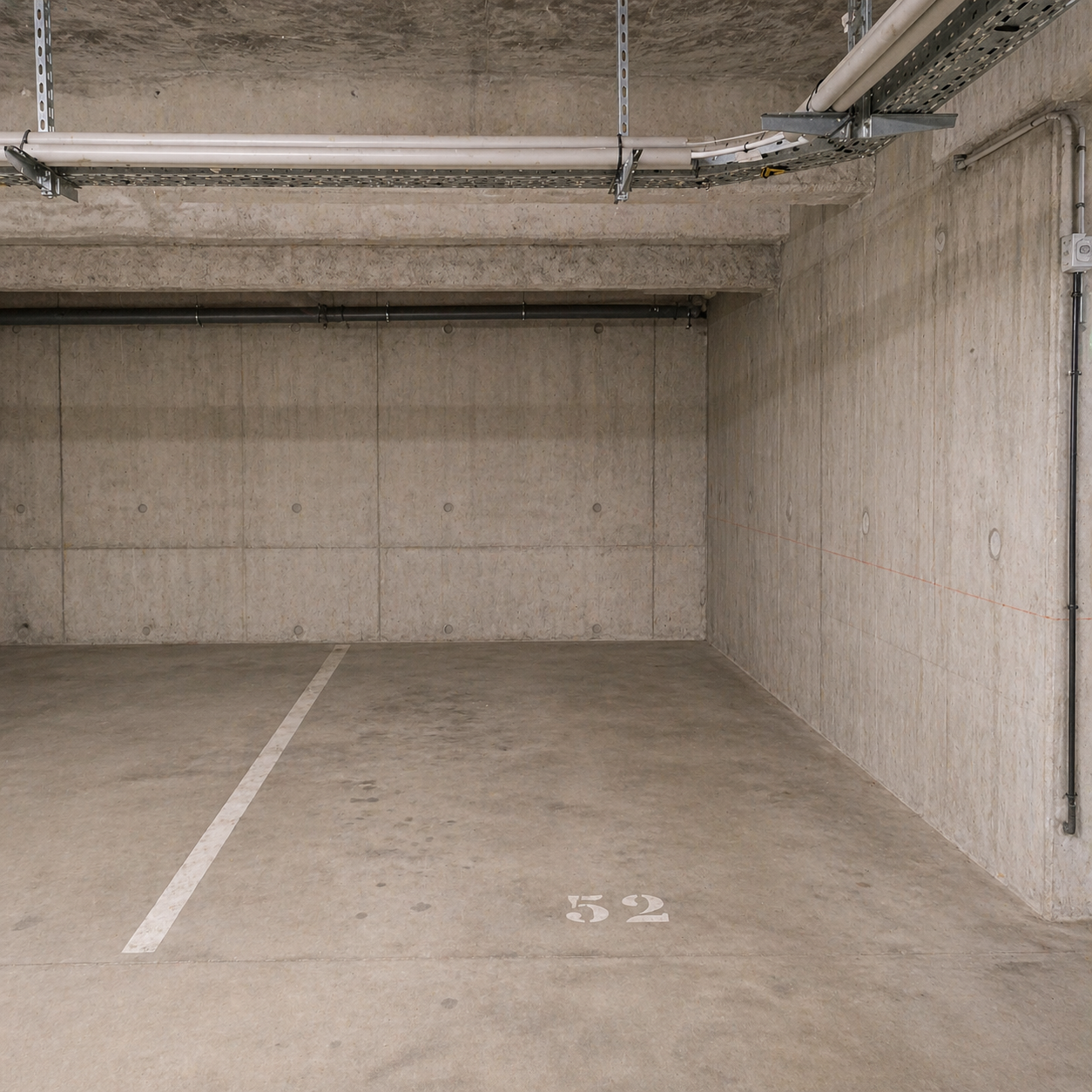 INTRA - Place de parking à louer à