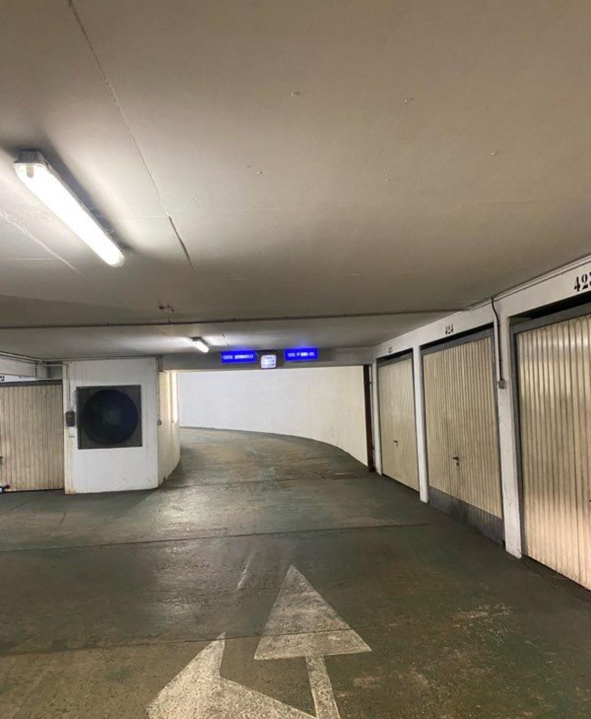 BOX SÉCURITÉ 14m2 / PROCHE GARE / A13