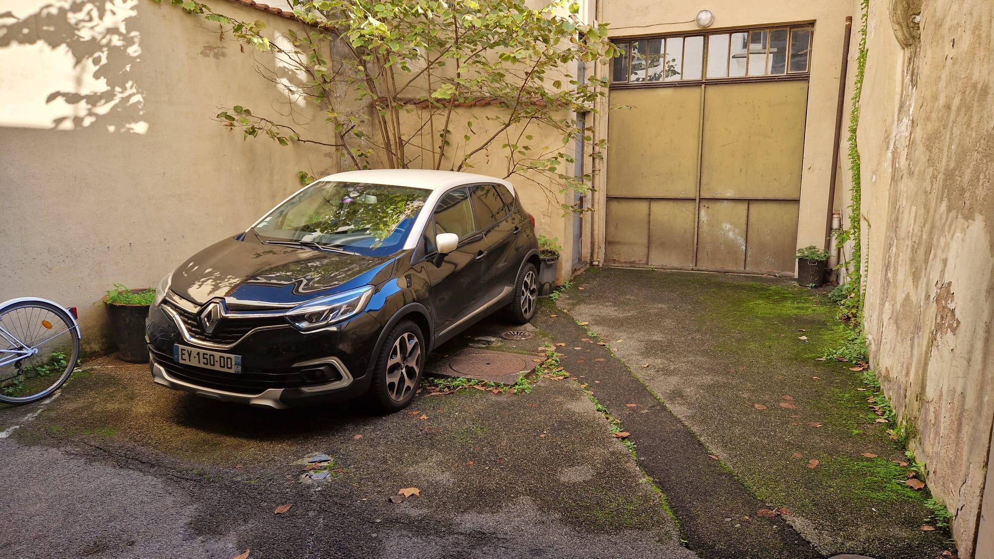 Place de parking a 300 m de la