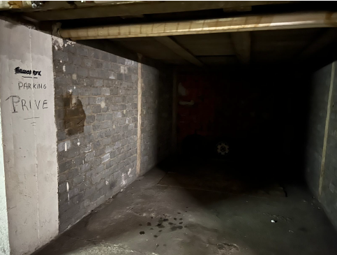 Emplacement de stationnement 12m2 - Avenue Claude Vellefaux