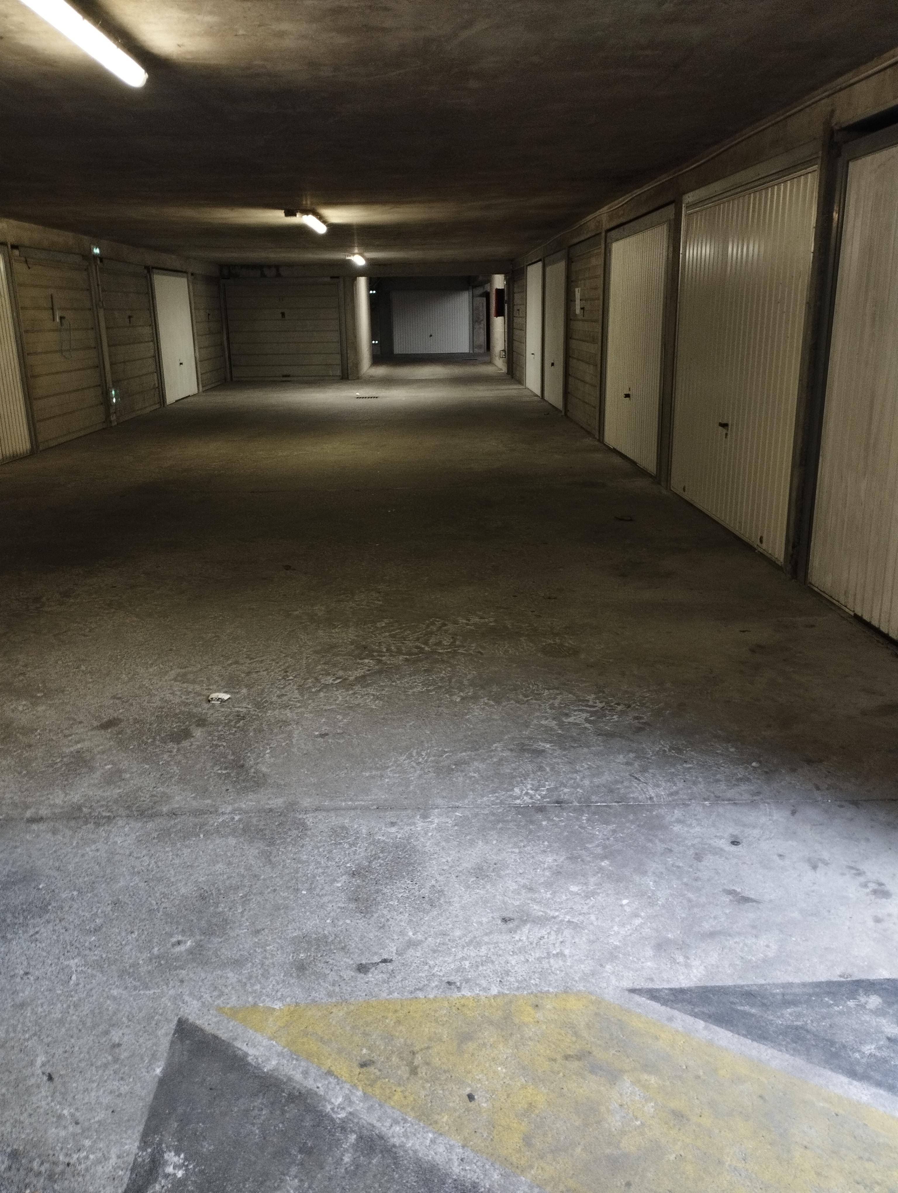 Garage/box 25m² à Bron
