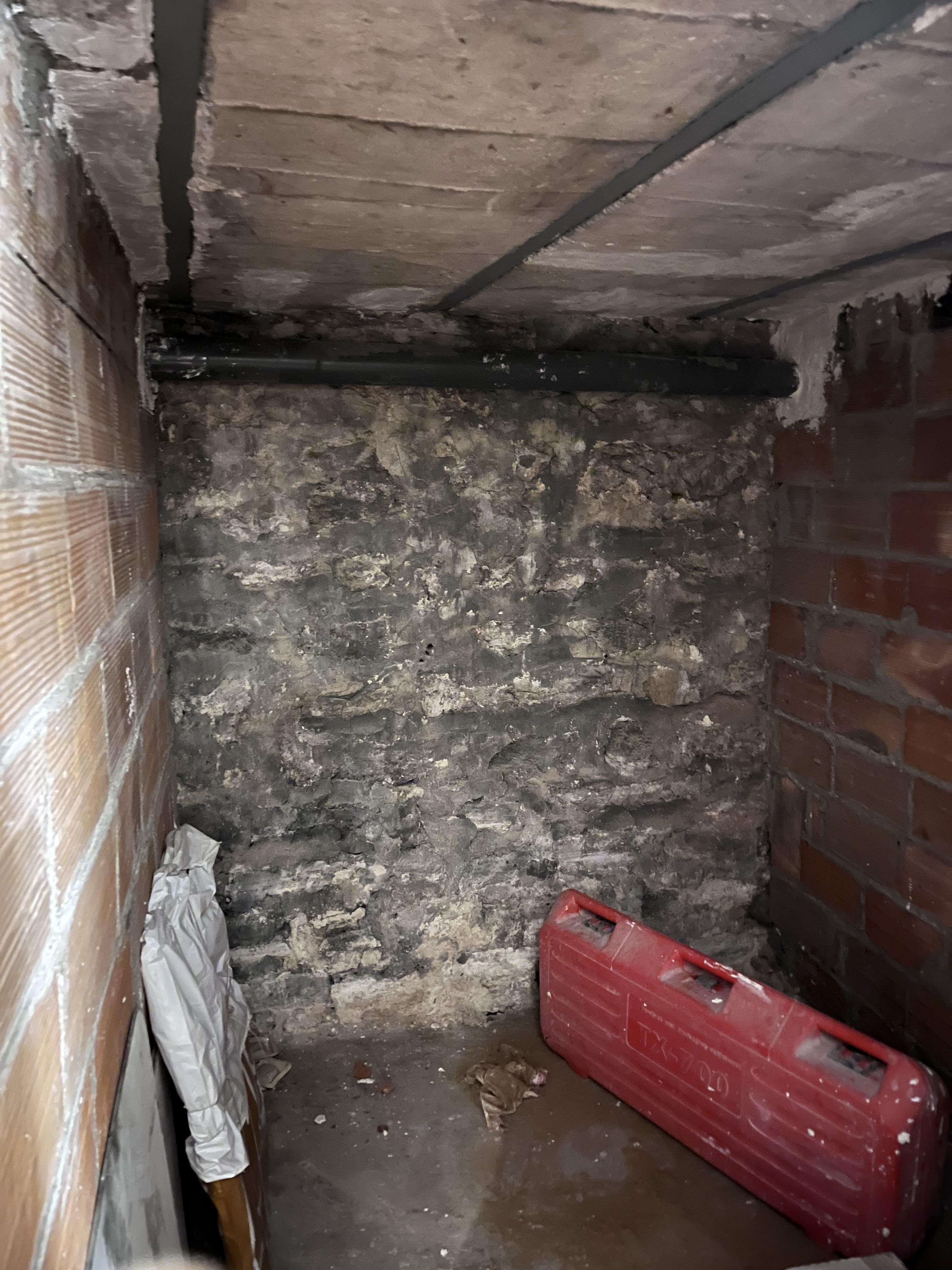 Cave sécurisée de 3,6m2. Saine et ventilée
