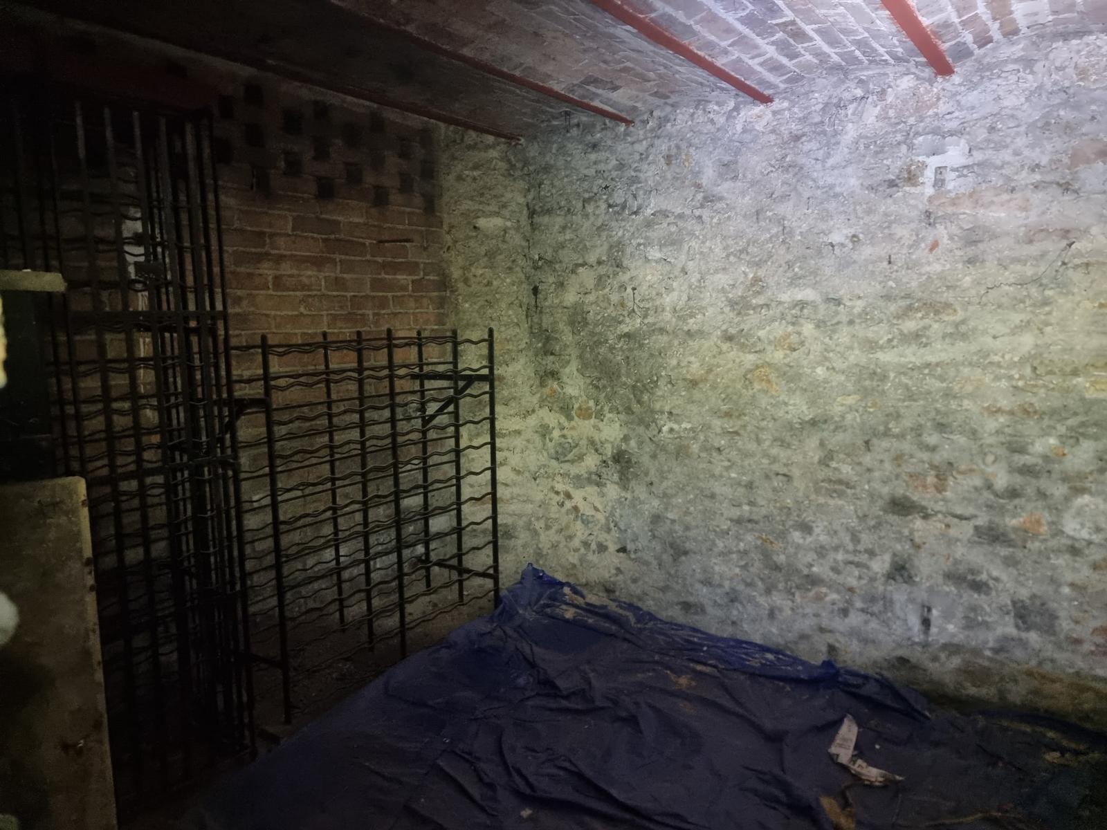 Cave 10m2 saine - Victor Hugo