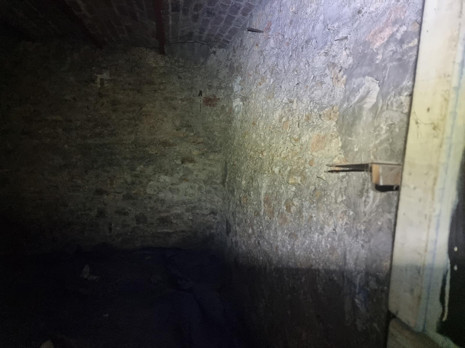 Cave 10m2 saine - Victor Hugo