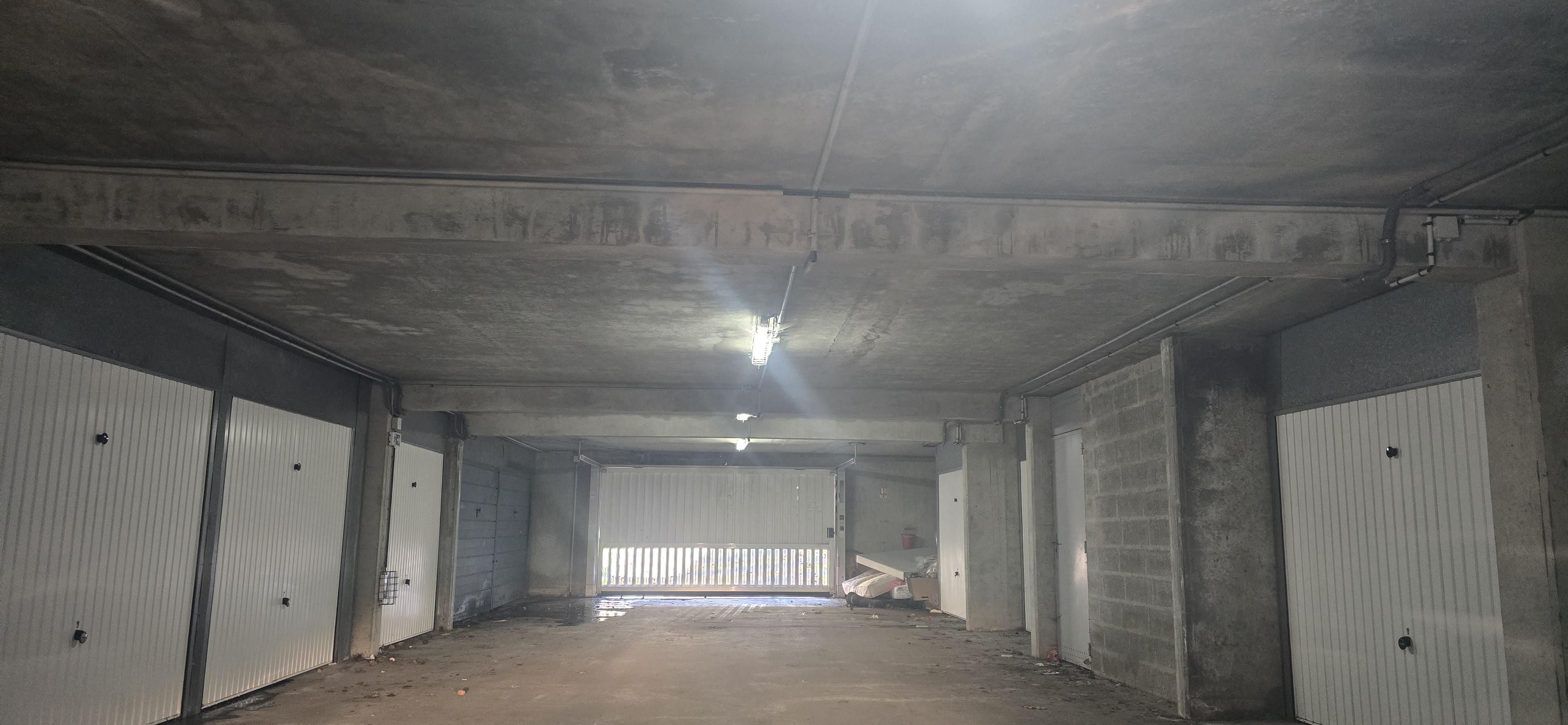 Garage fermé en sous-sol à Evreux