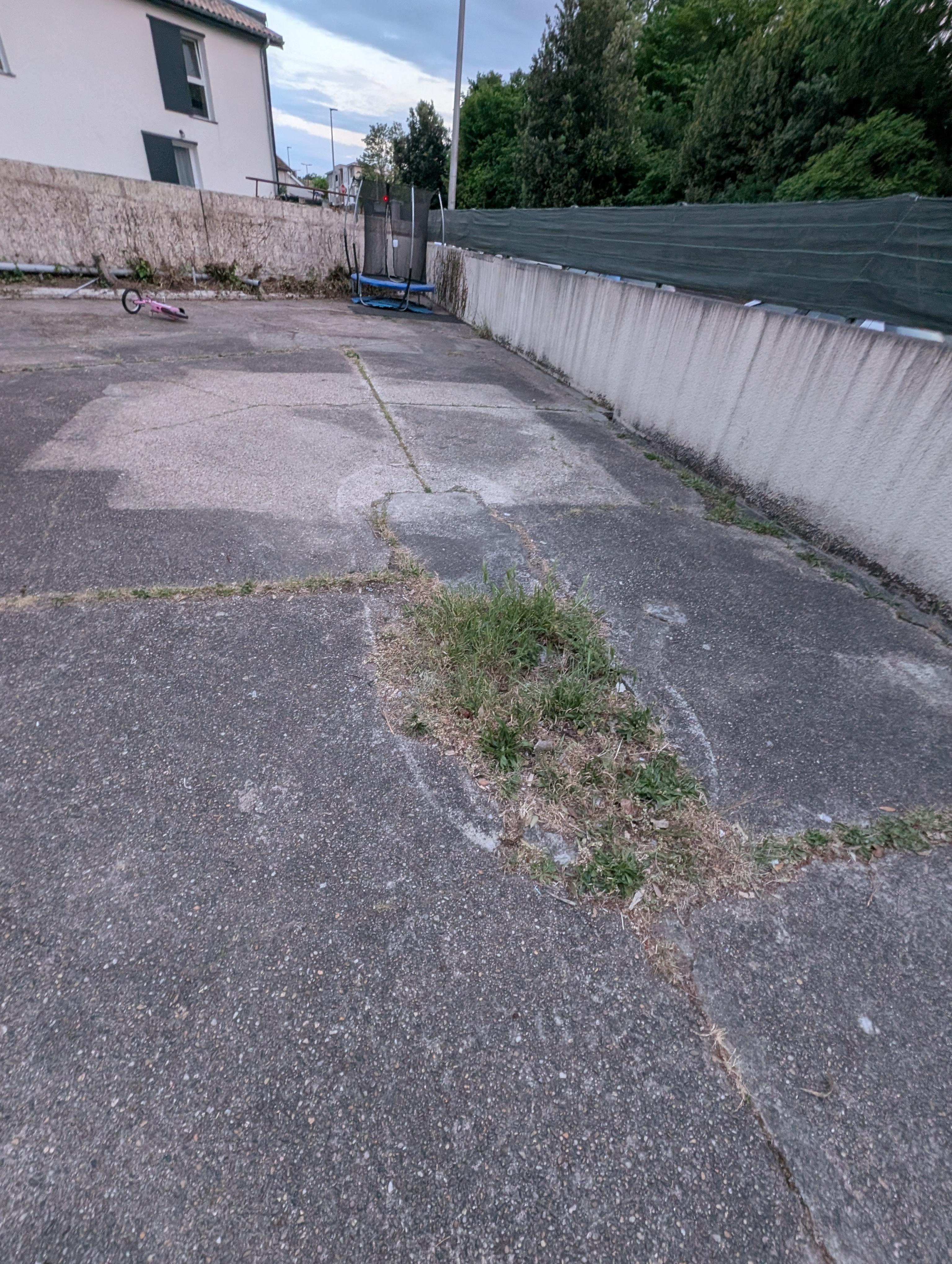 🚲🛵 Grand espace sécurisé de 250 m² –