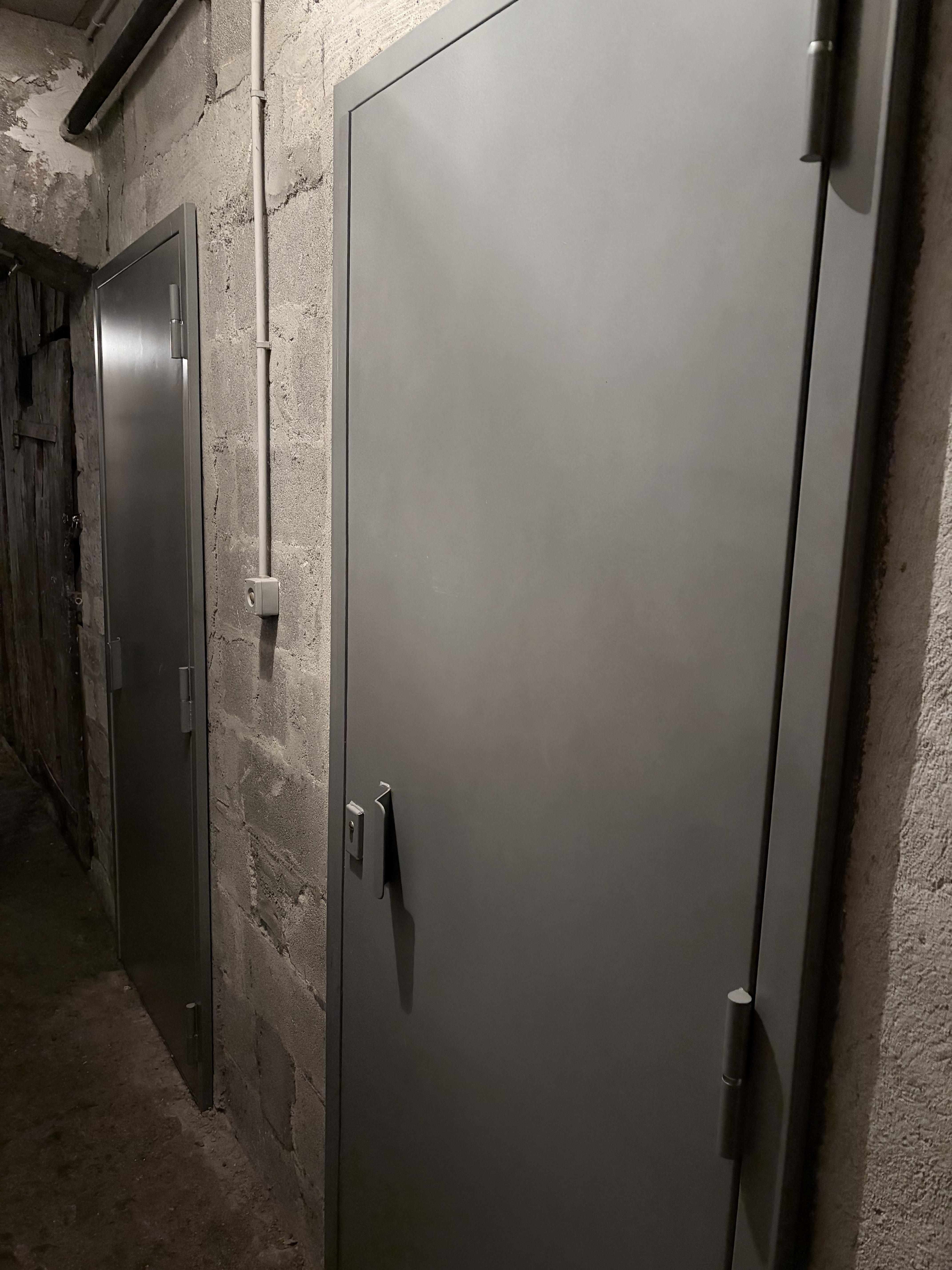 Cave sécurisée à Louer, 2m2 proche République