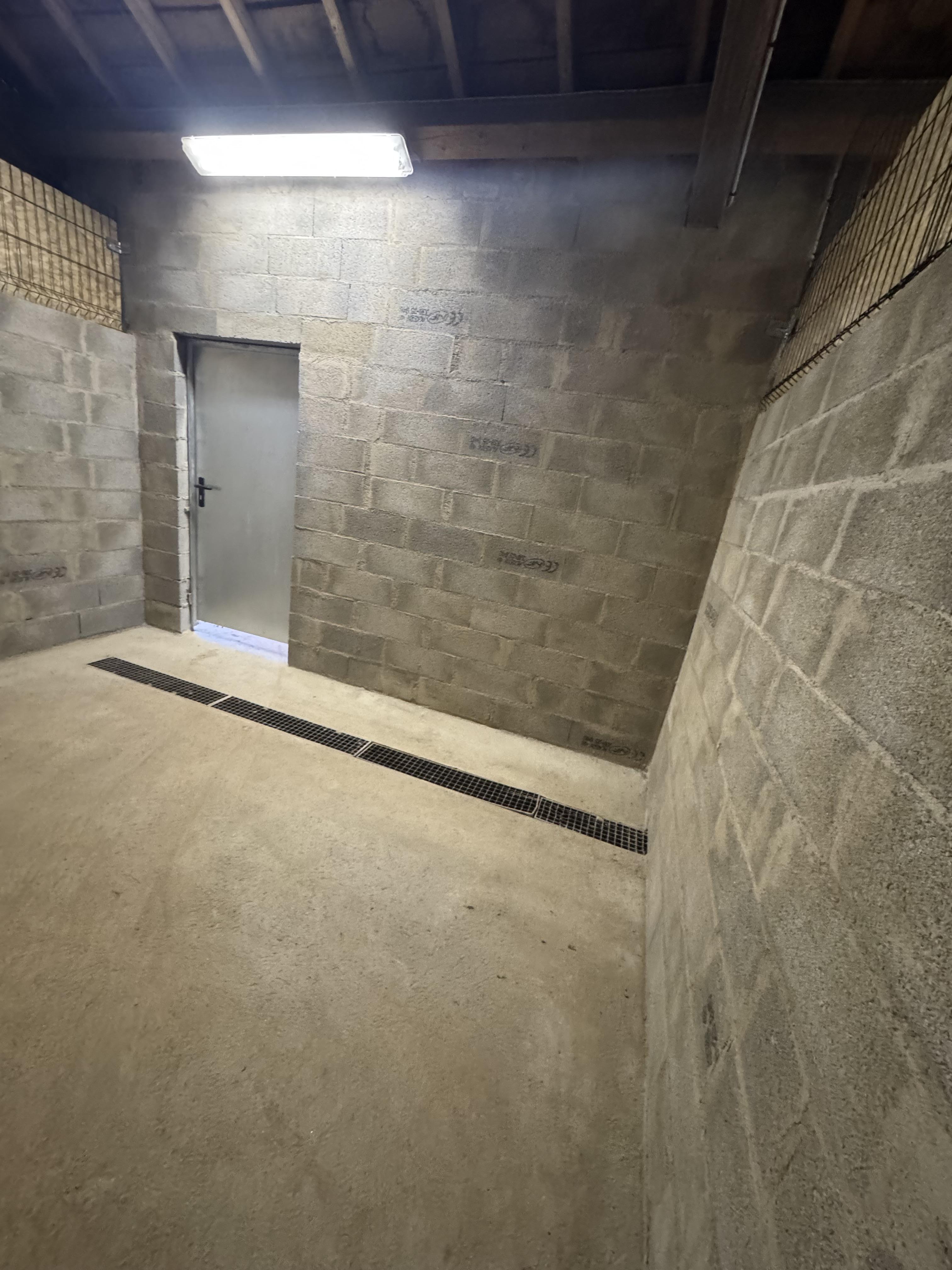Box de stockage / garage / garde meuble
