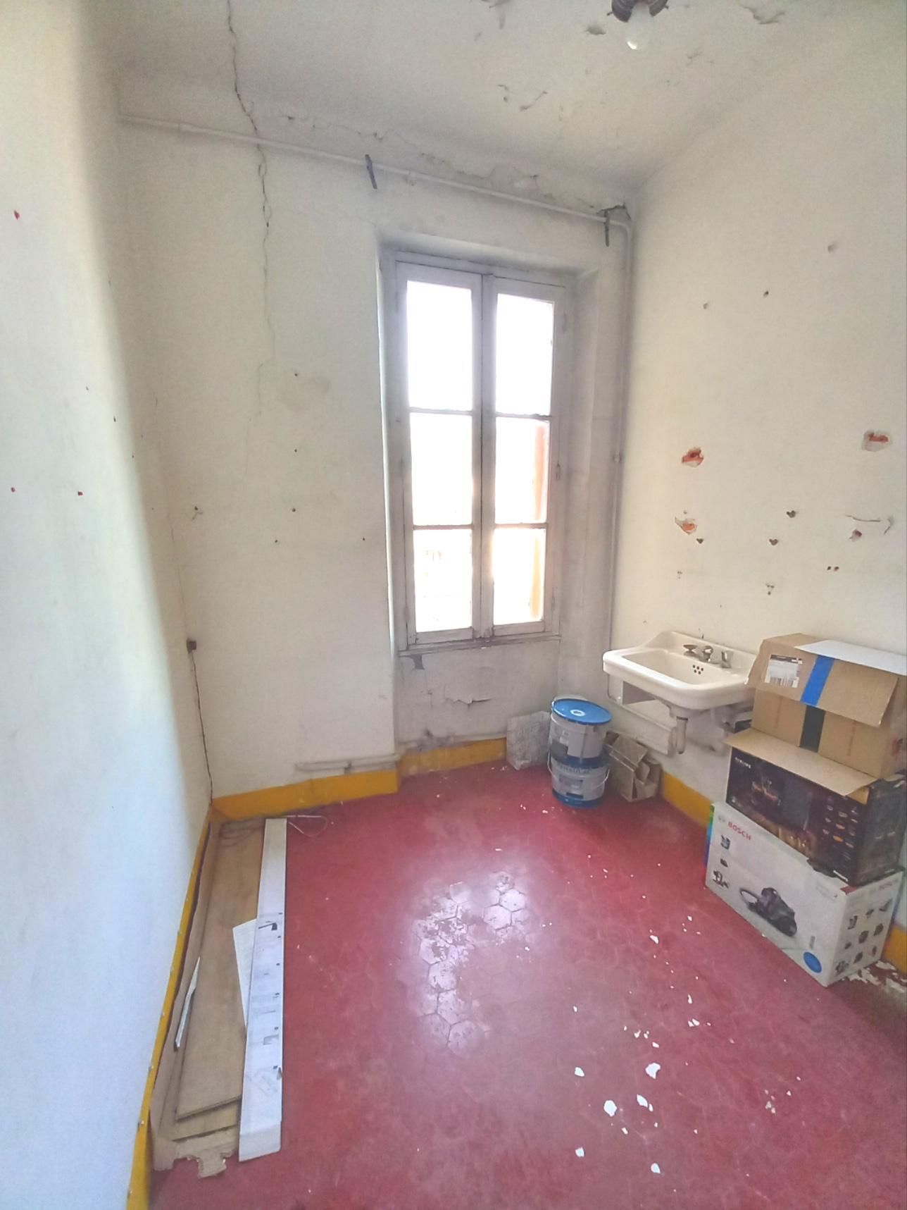 Loue chambre de bonne pour stockage