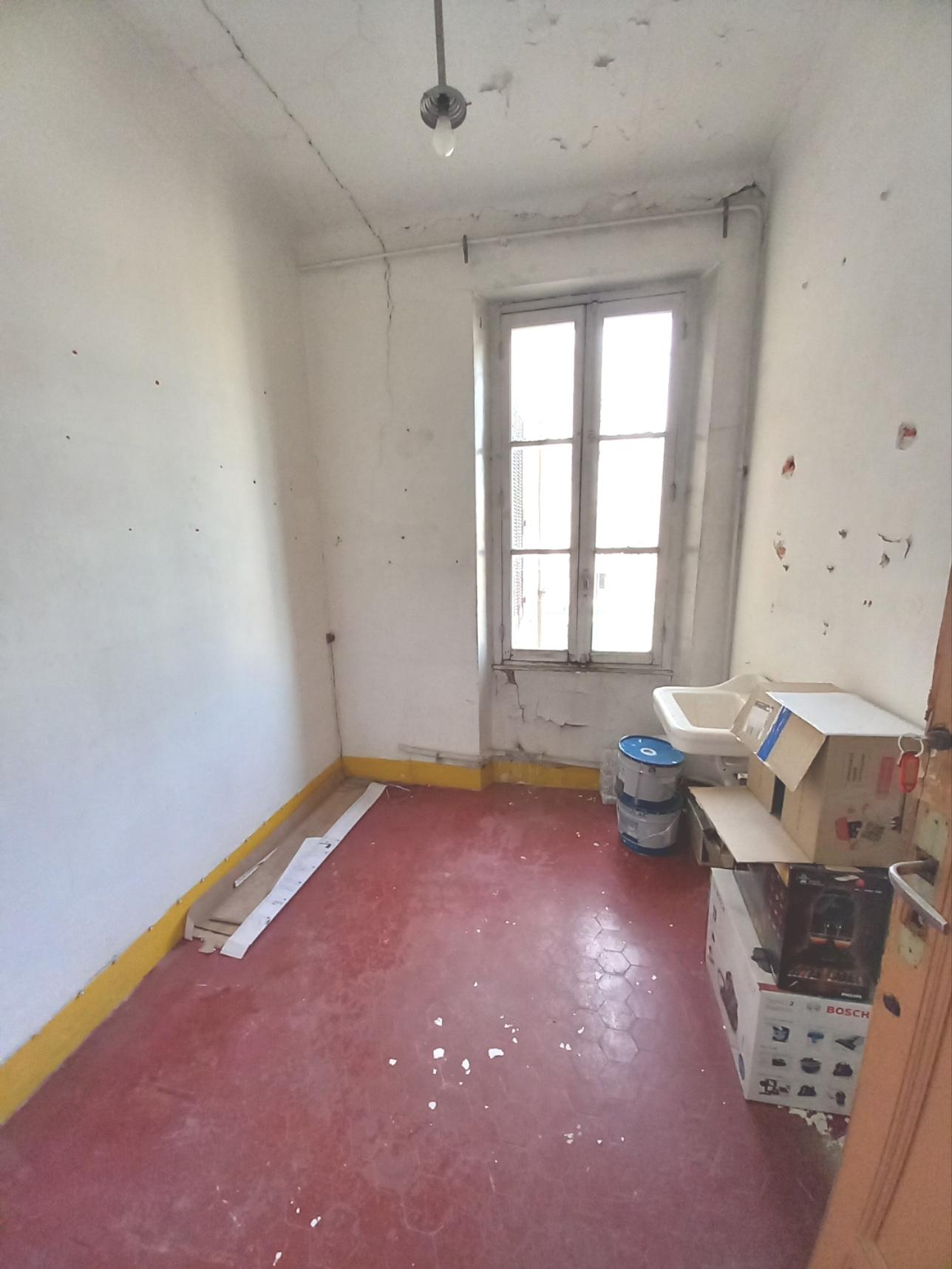 Loue chambre de bonne pour stockage