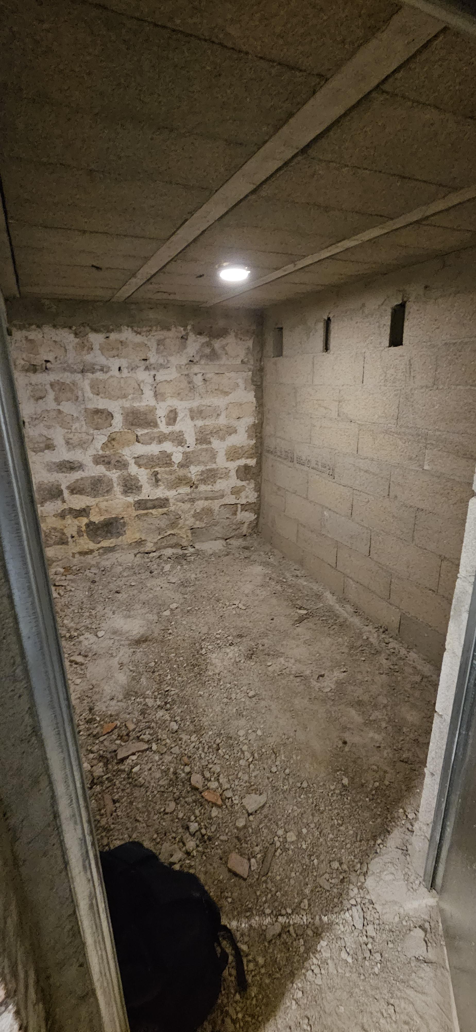 Cave sèche 5m² Paris 10e – Sécurisée –