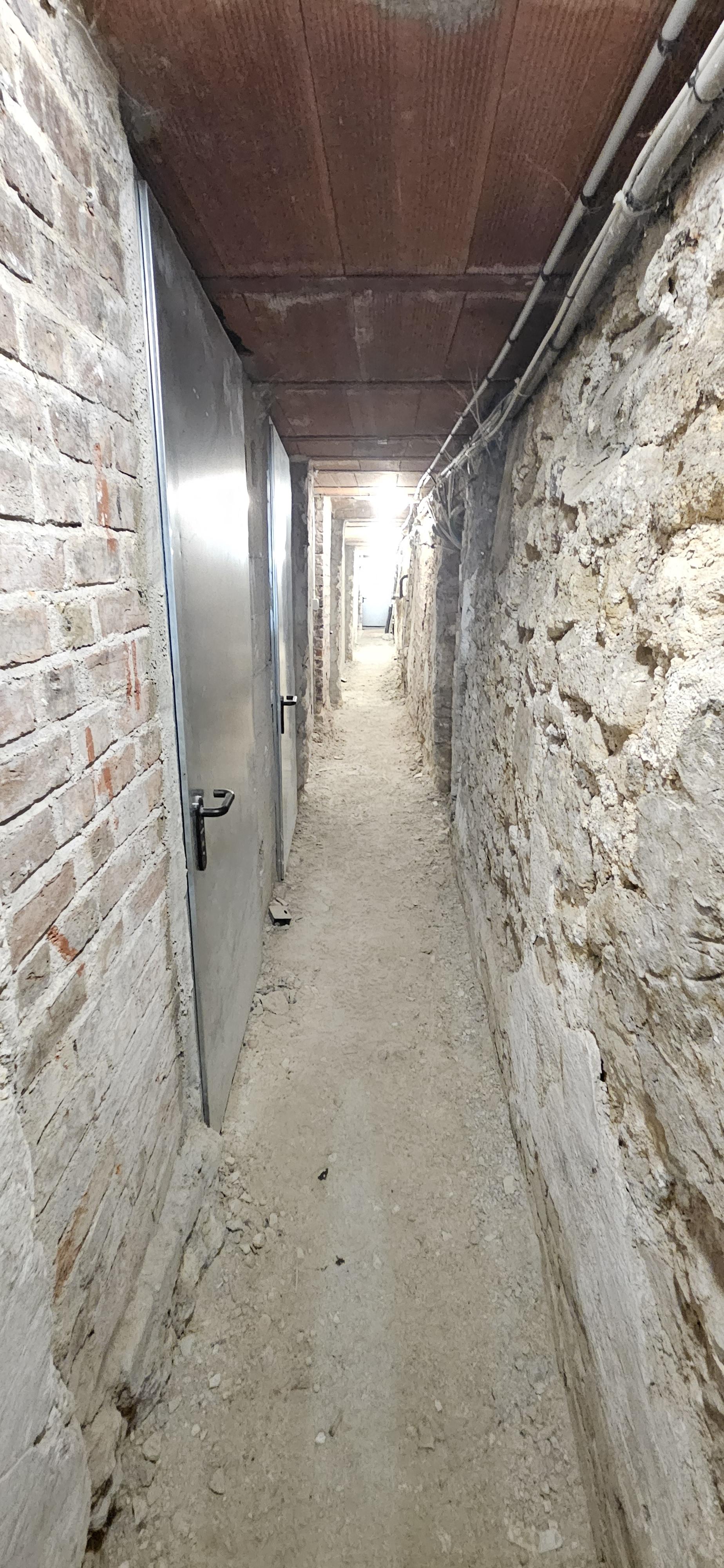 Cave sèche 5m² Paris 10e – Sécurisée –