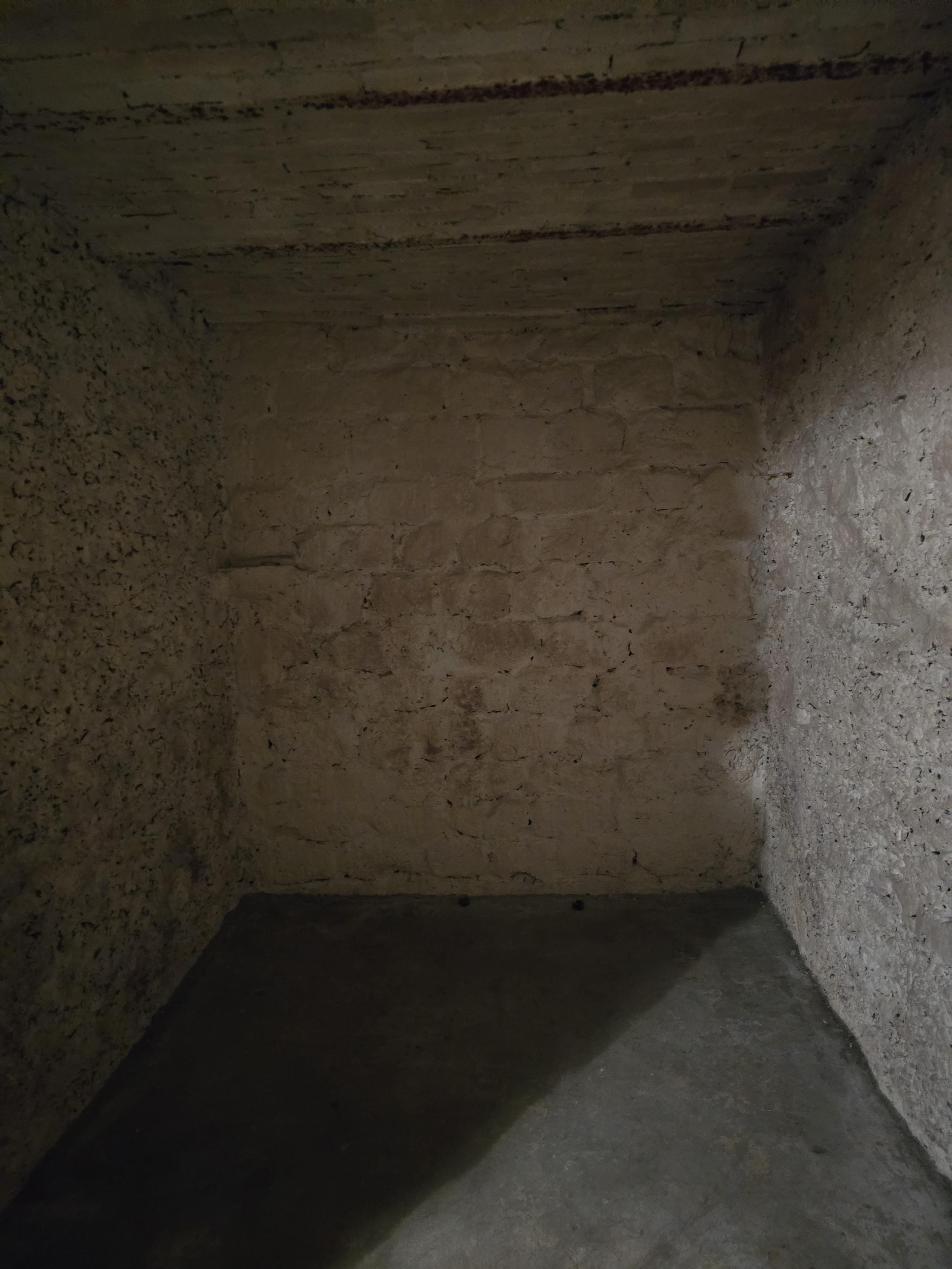 Loue cave saine, bétonnée et sécurisée - 7m²