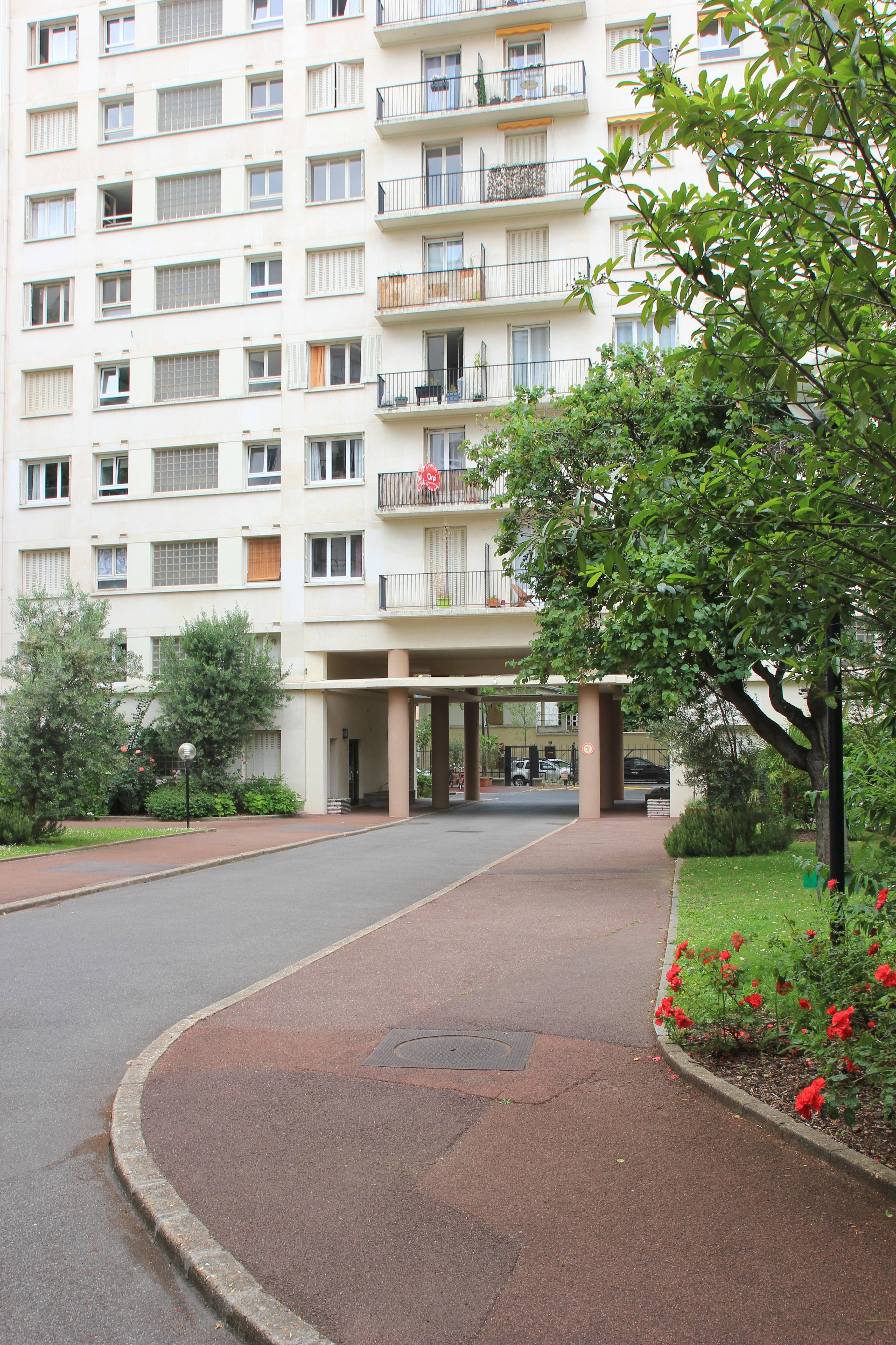 Cave à louer – Immeuble standing sécurisé –
