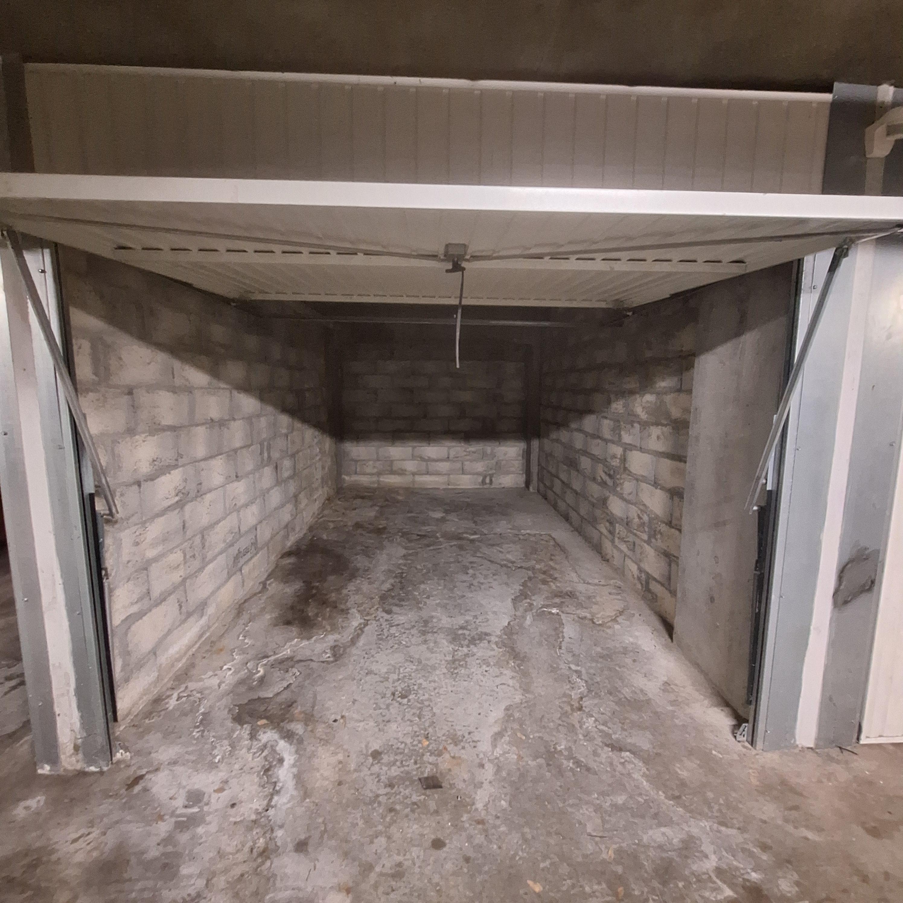 Garage/Box 14 m2 à Bordeaux