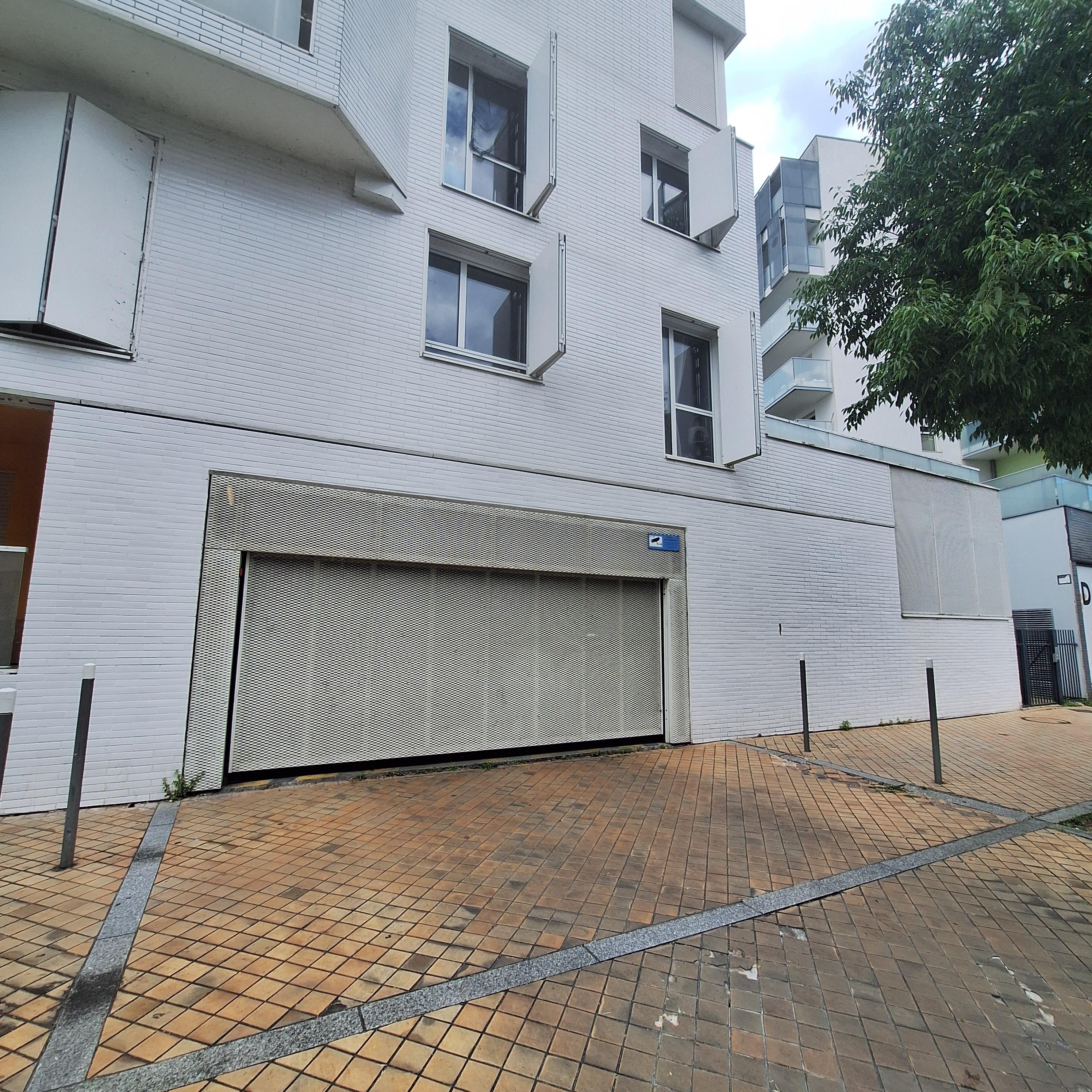 Garage/Box 14 m2 à Bordeaux
