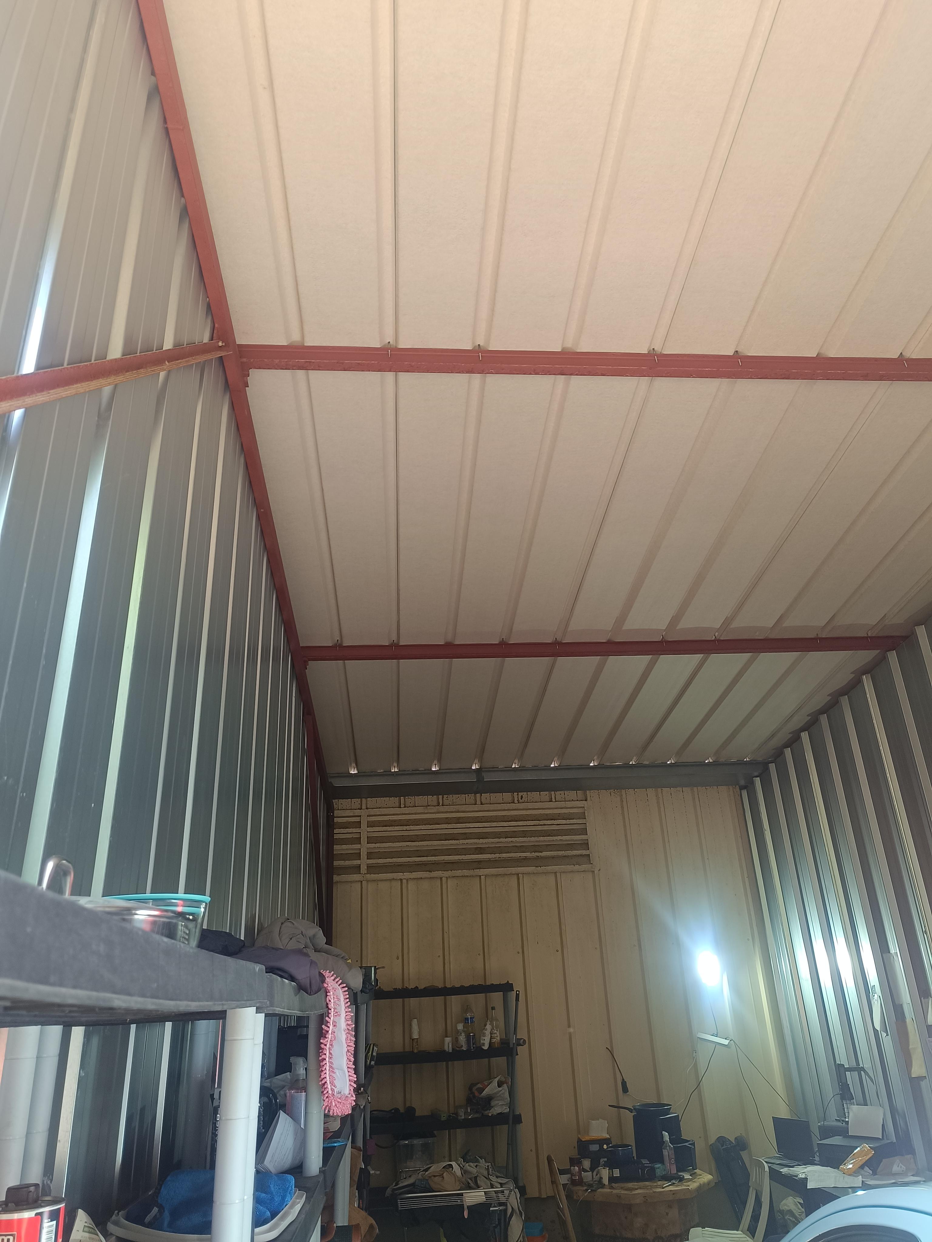 Local ,box de stockage de 28m2 et 110 M3 .