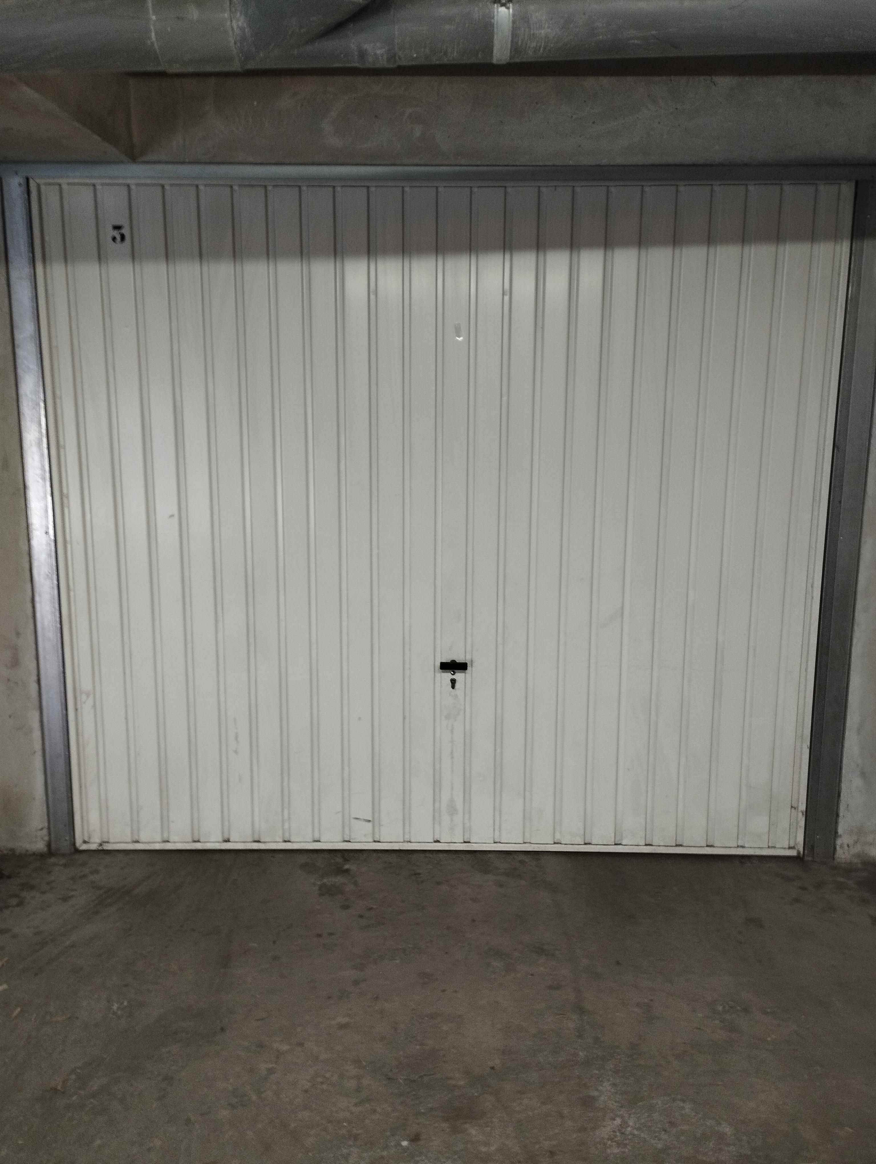 Garage 13m² à St Genis-Laval