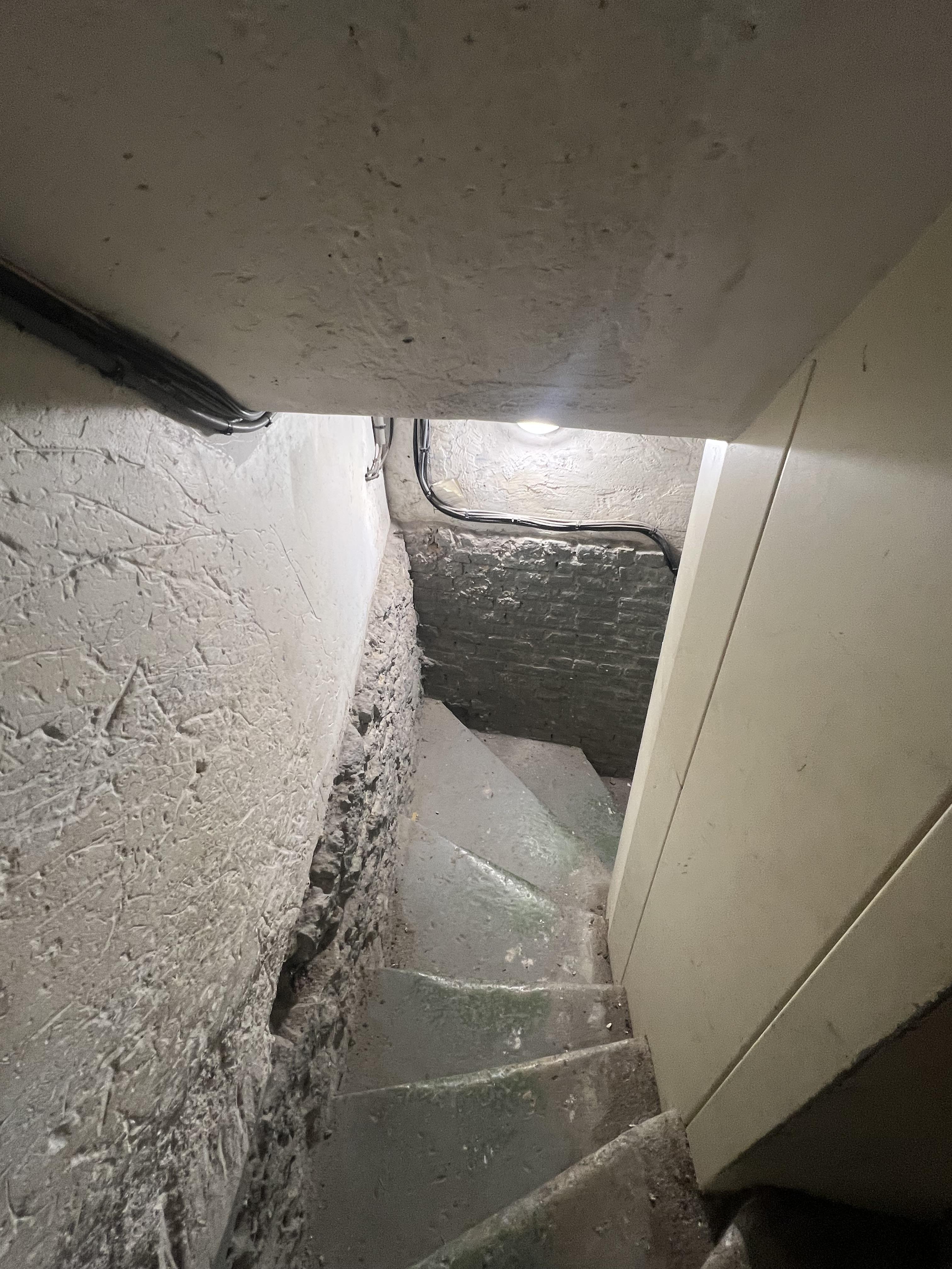 Cave 1er sous sol saine tres accessible
