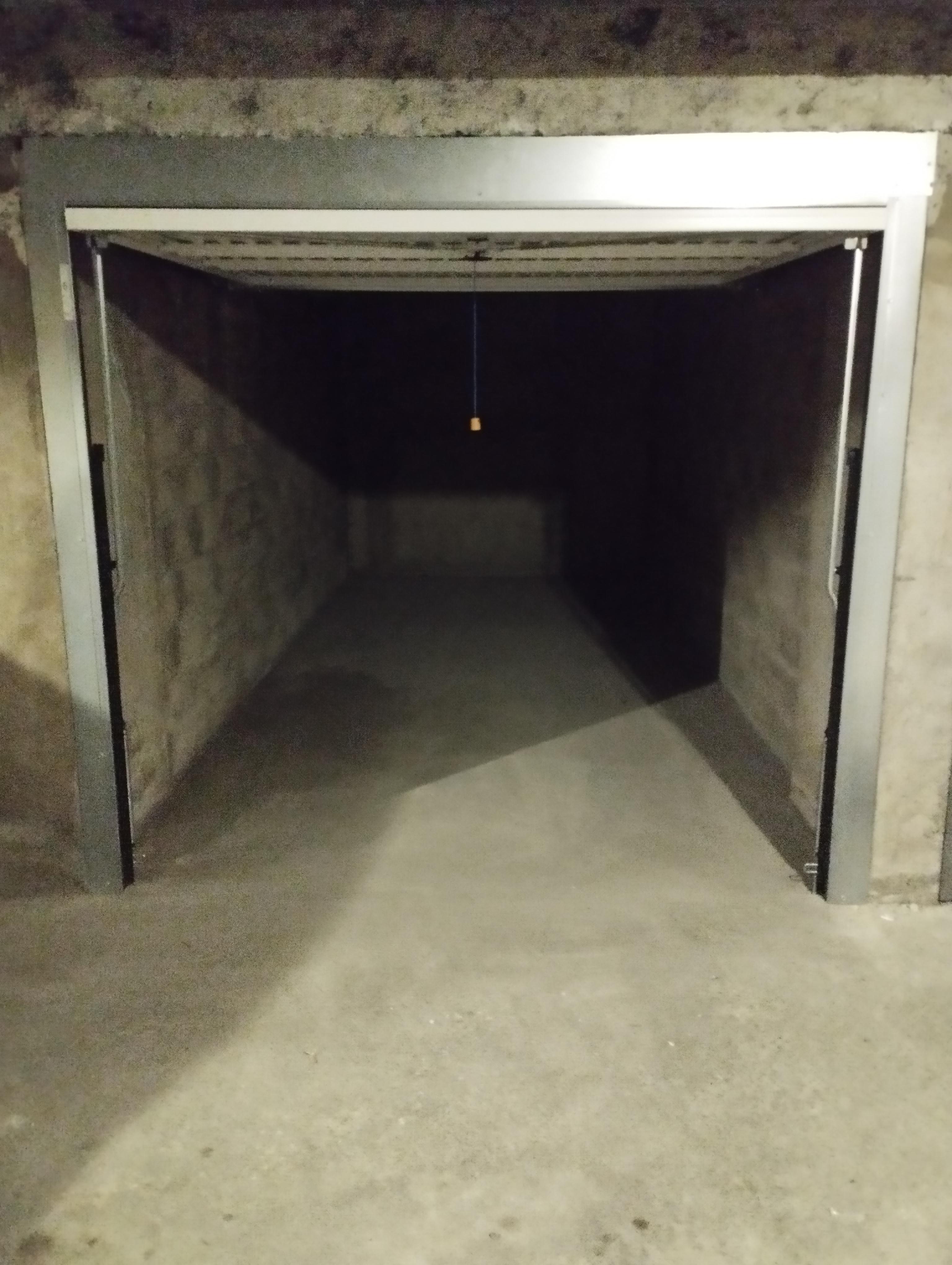 Garage/Box 12m² à Oullins