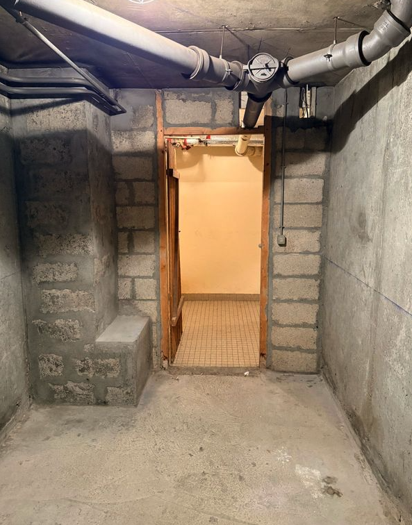 Cave espace de stockage de 8m² situé rue