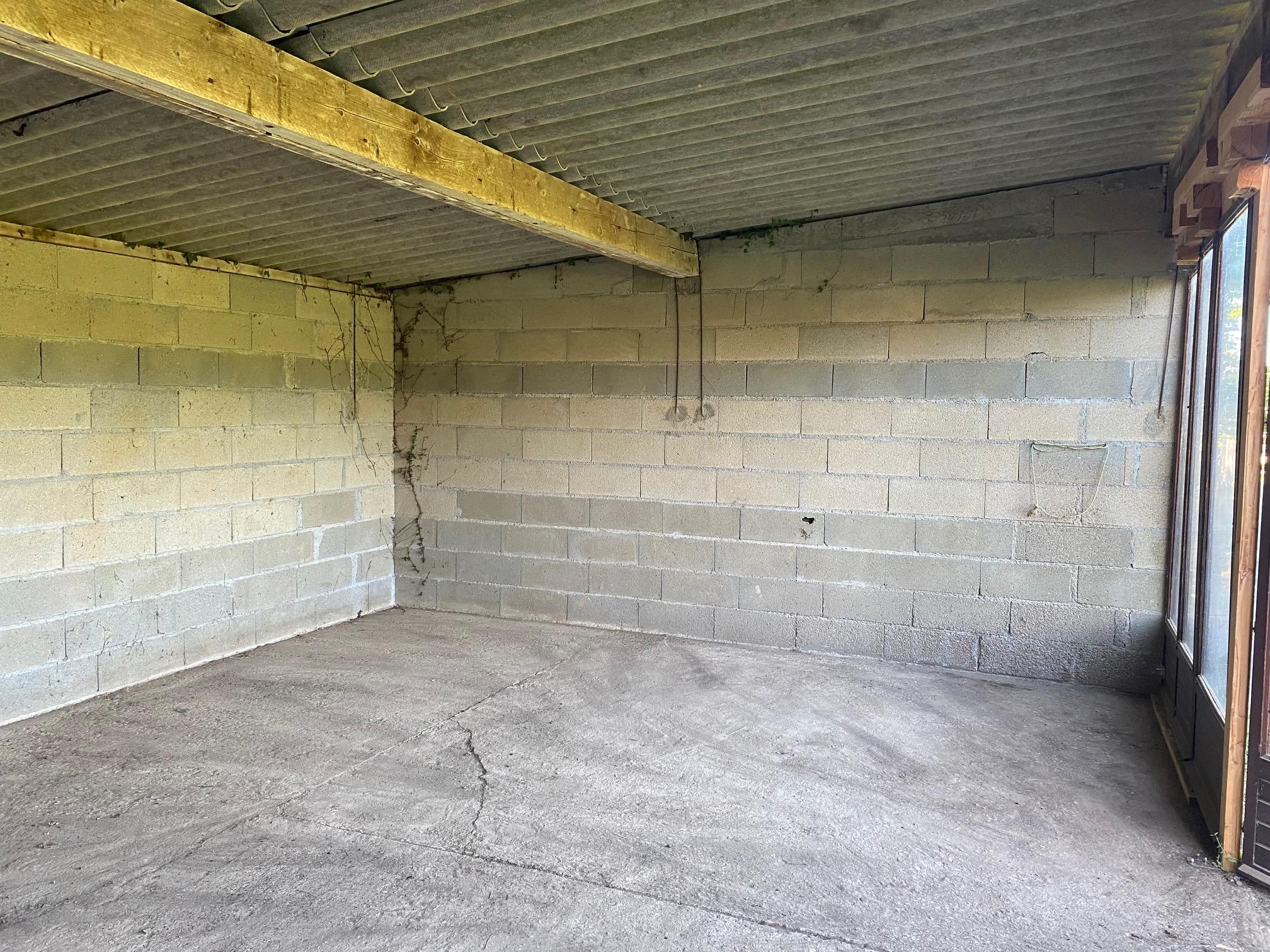 Local de stockage au coeur d'une propriété sécurisée
