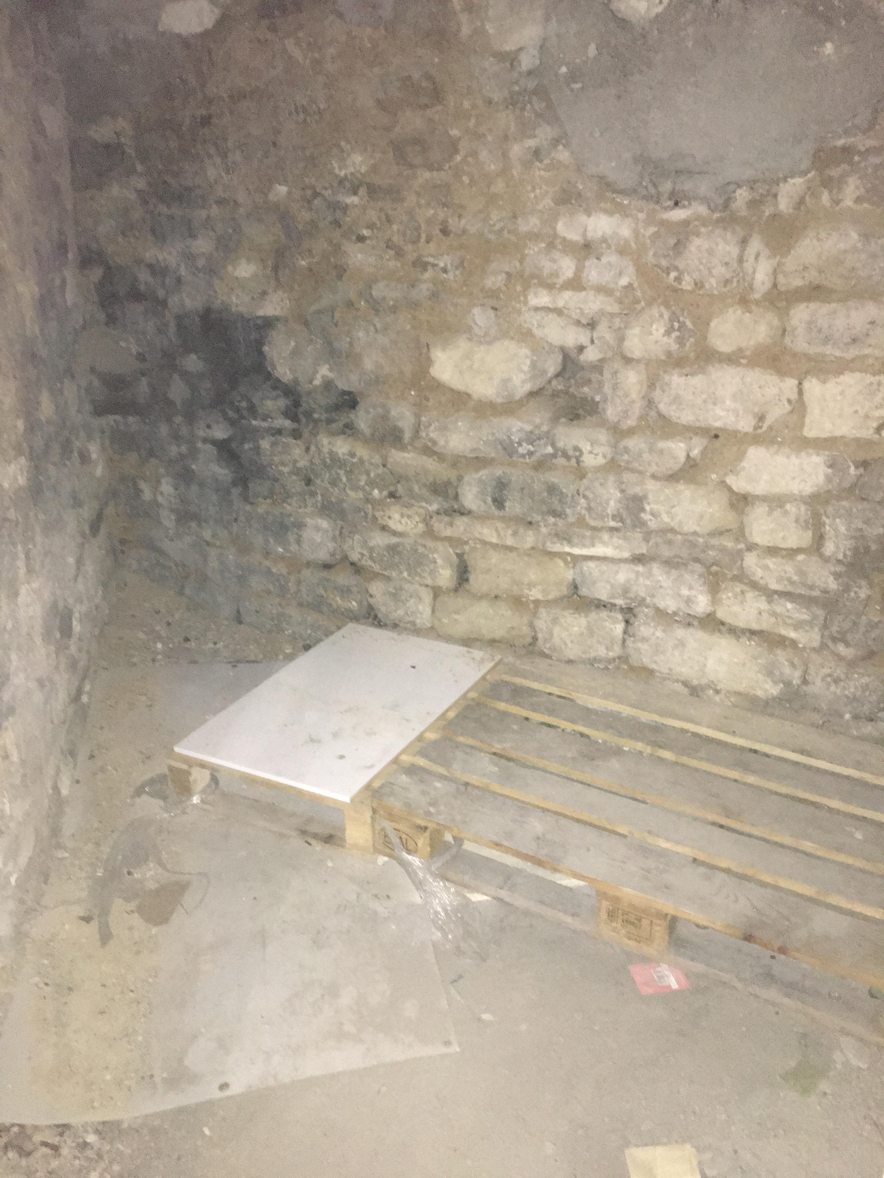 cave située au métro Dupleix