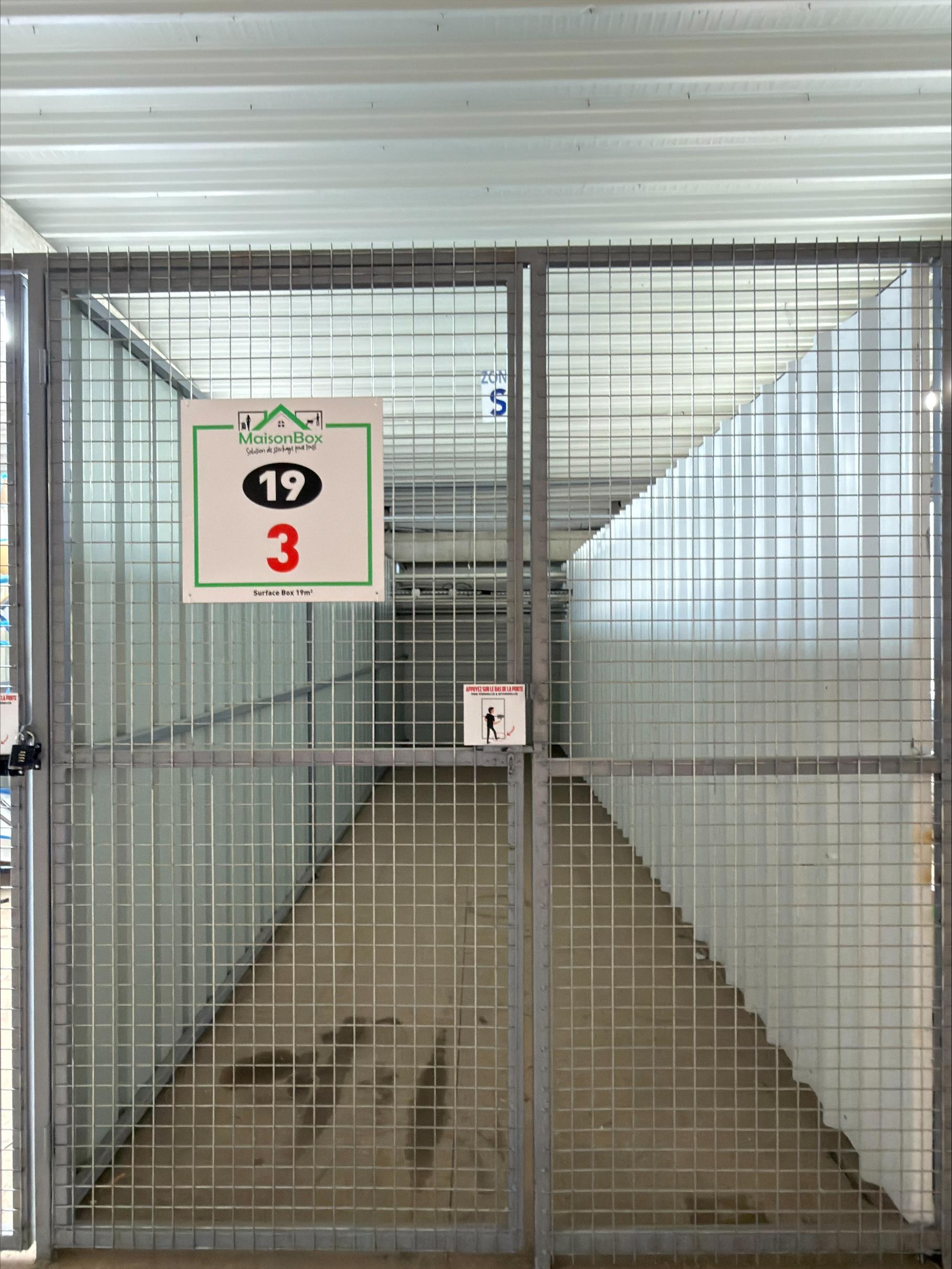 Box de 19m2 à Stains 93