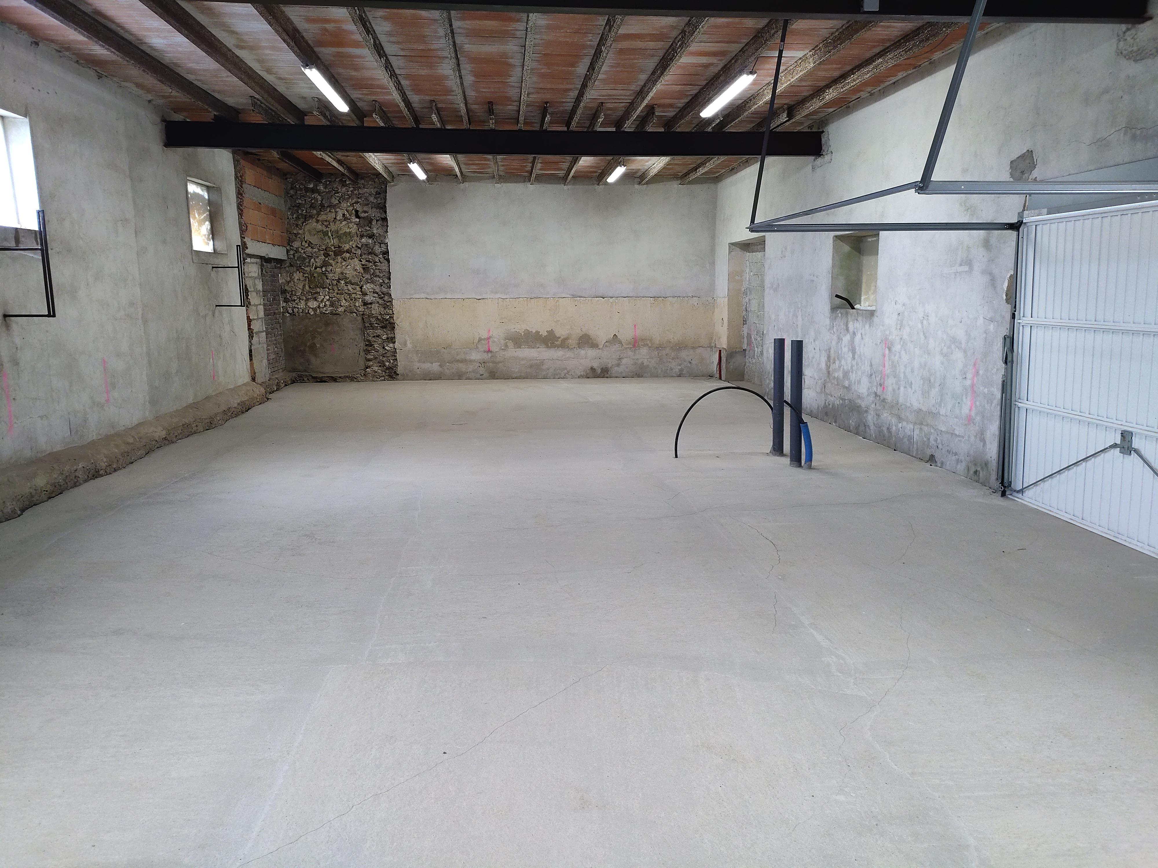 Entrepot 110m2 - automobile OK