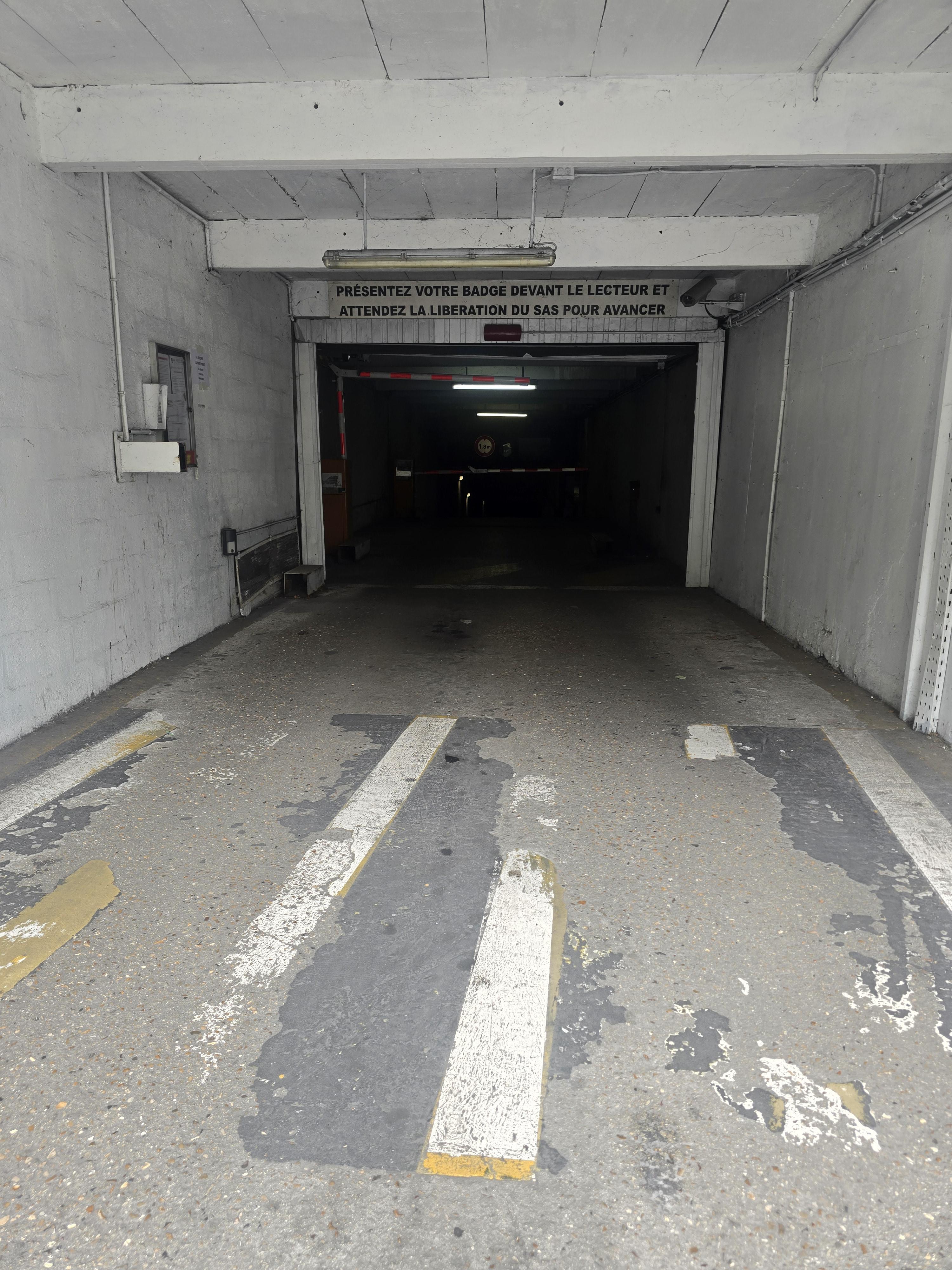 LOCATION BOX FERMÉ – SÉCURISÉ – BAGNOLET (proche