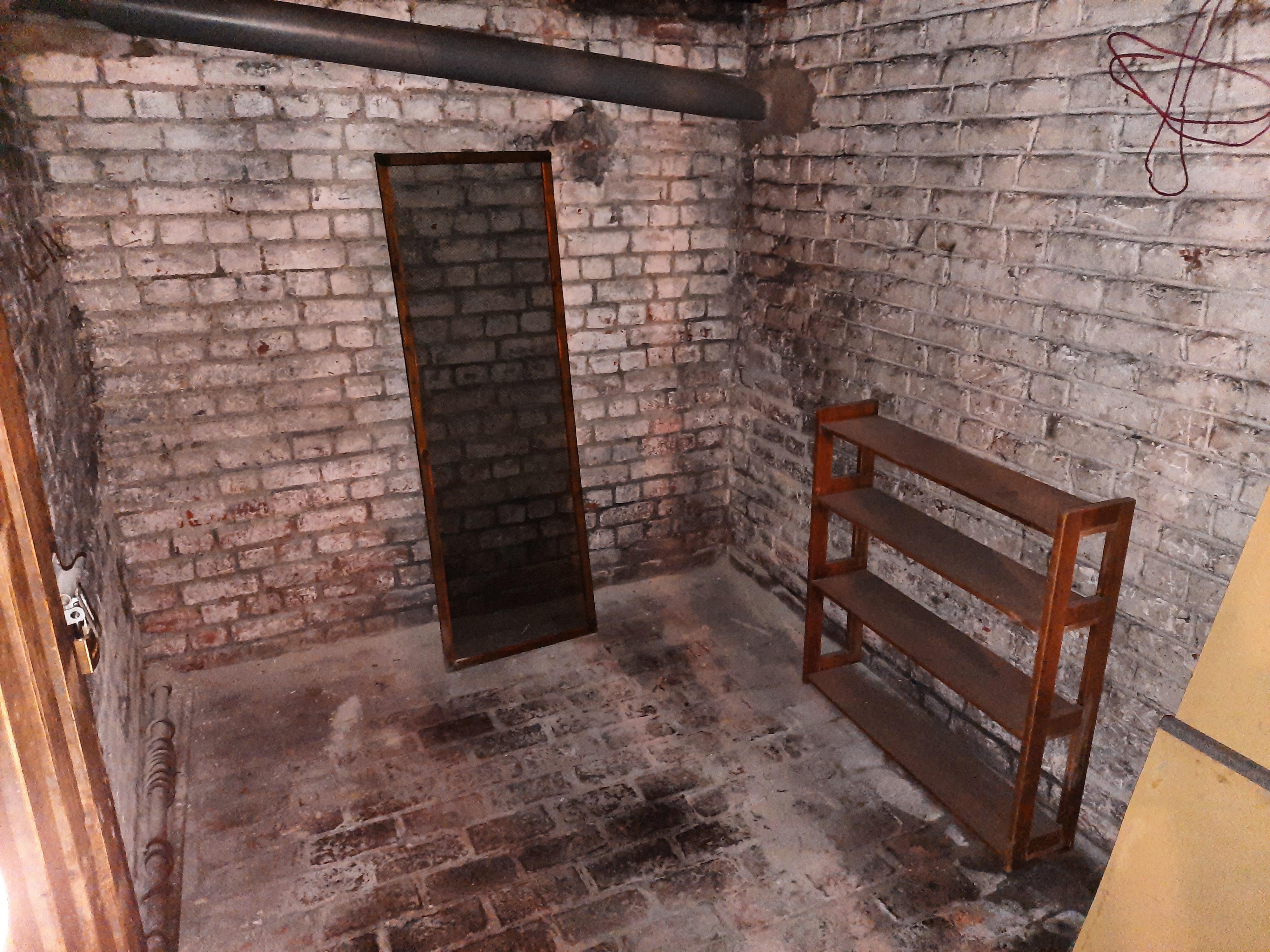 Location Cave saine sécurisée – 10 m²