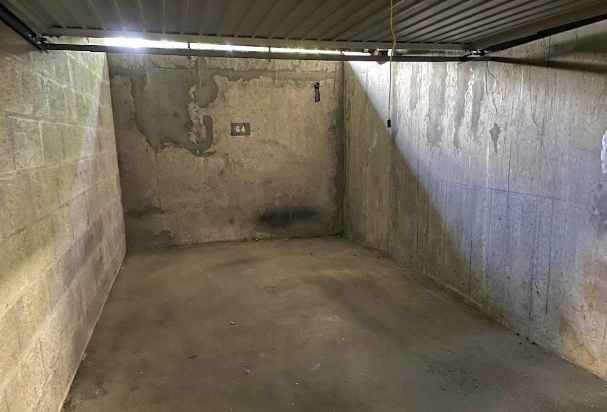 Garage Box 17m2 Reze 8 mai / Pont