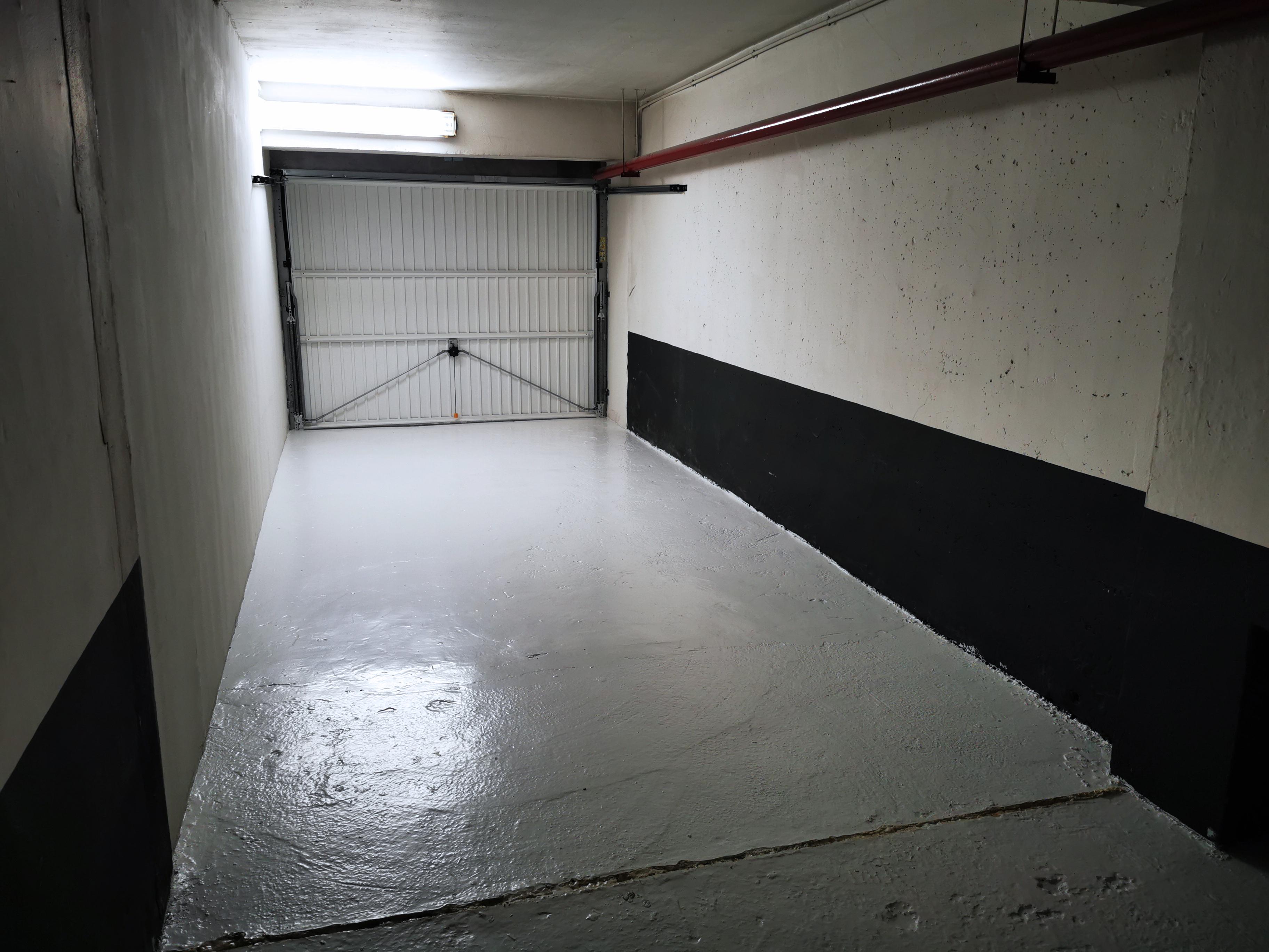 Très grand box double 23 m2