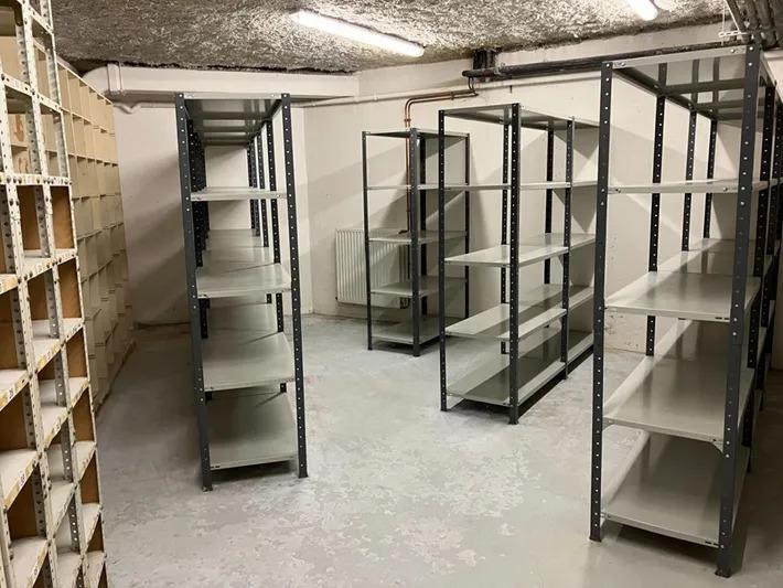 RARE 🔐 Local sécurisé 30 m² – Archives,