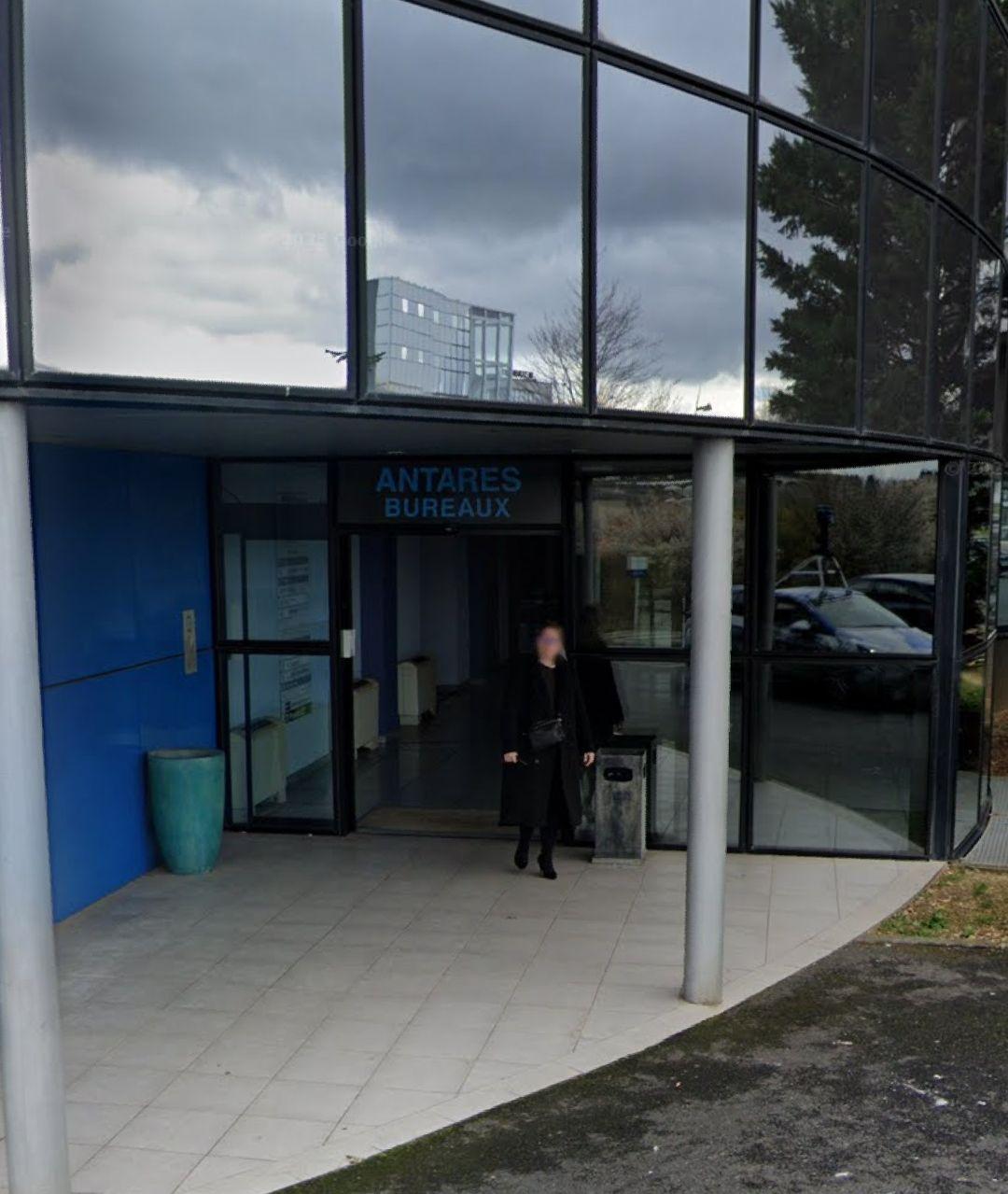 RARE 🔐 Local sécurisé 30 m² – Archives,