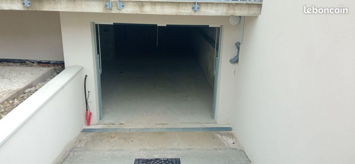 Garage à louer - 67m2- Idéal pour stationnement