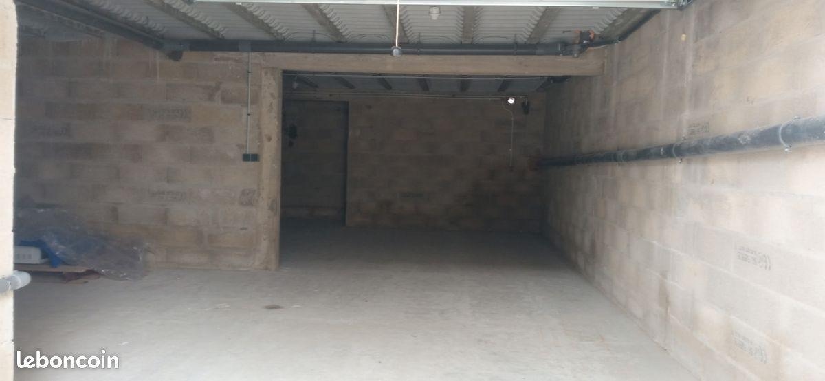 Garage à louer - 67m2- Idéal pour stationnement