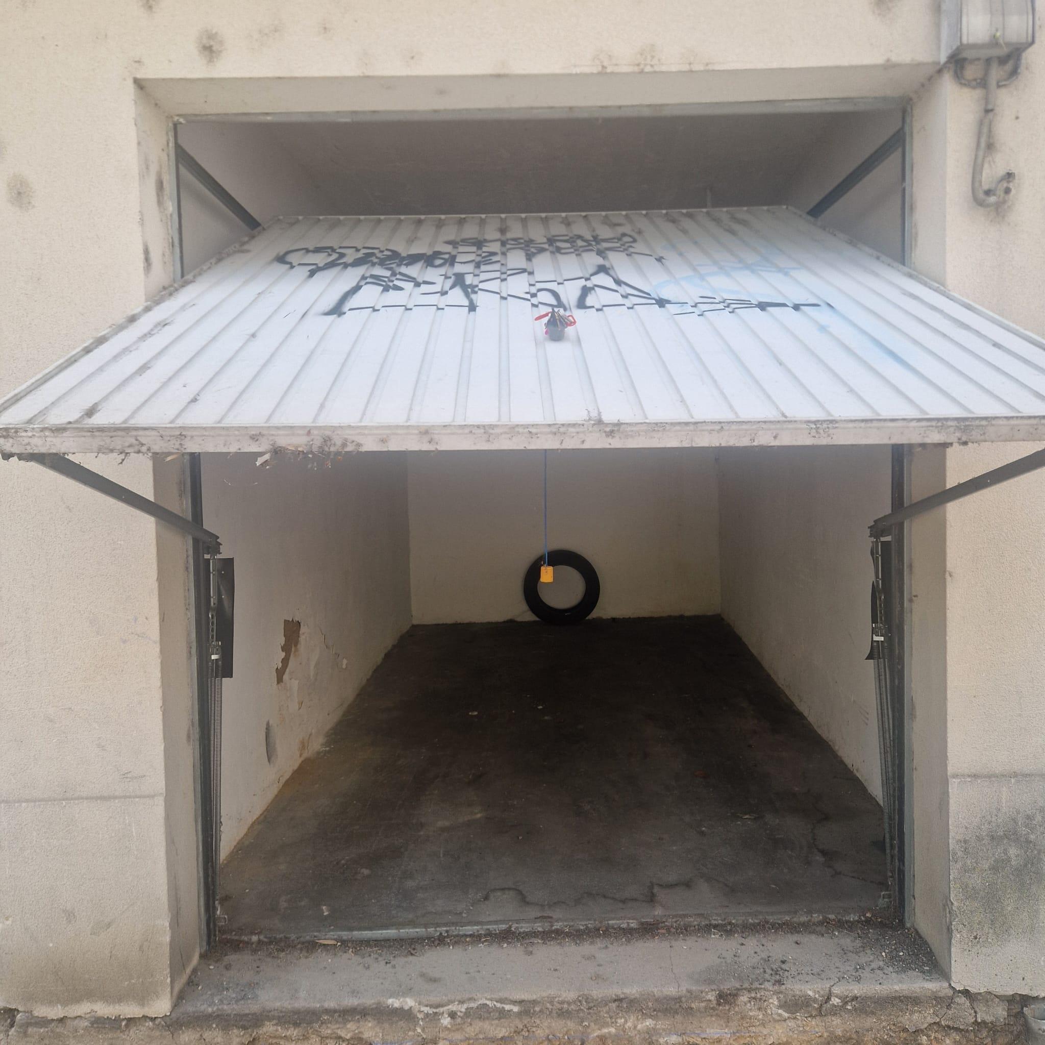Box/Garage - 1min de la Gare de Melun
