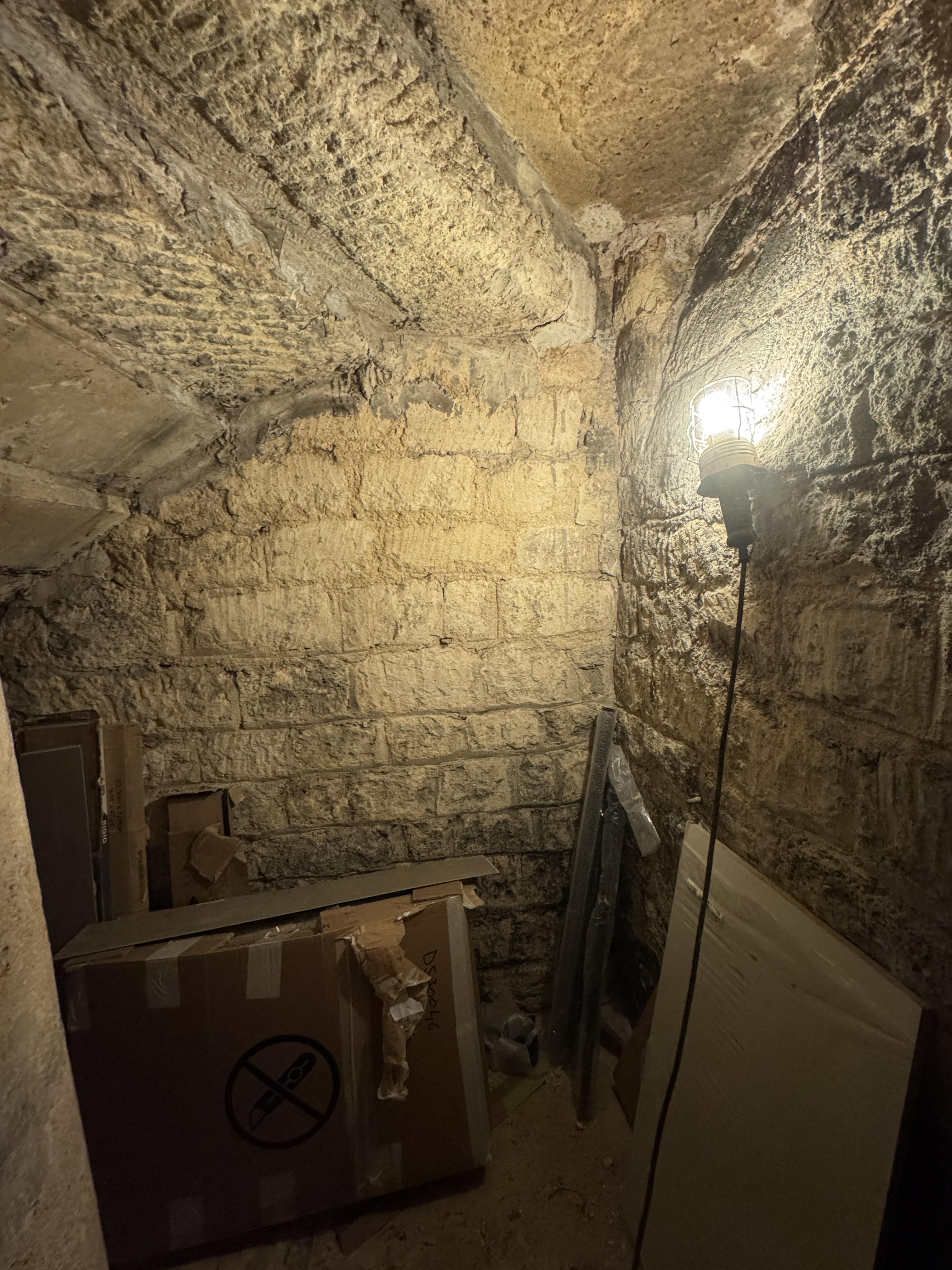 Cave sécurisée et éclairée - 5m2 - Paris
