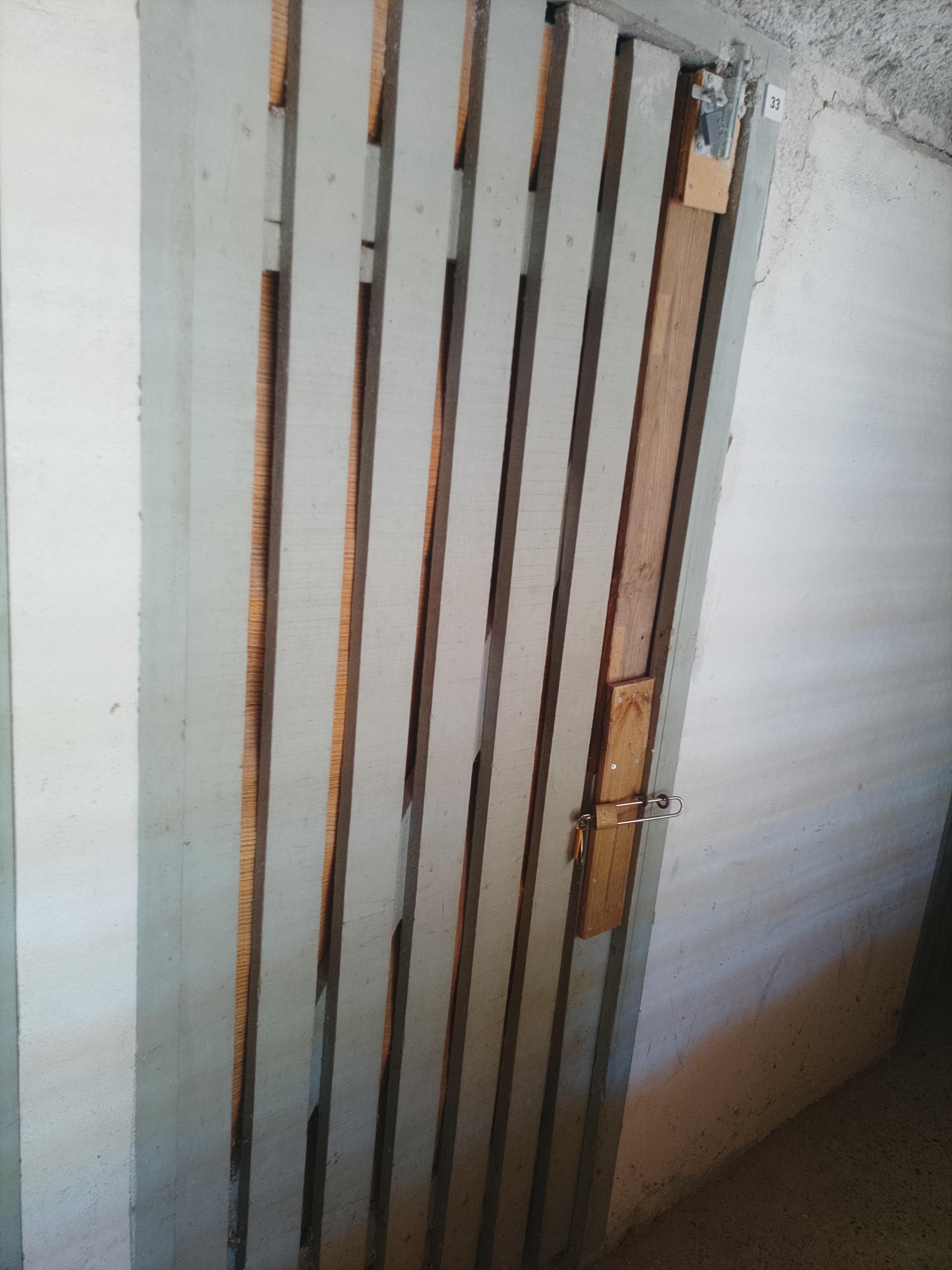 Cave 5 m² (12 m3), bon état, lumière,